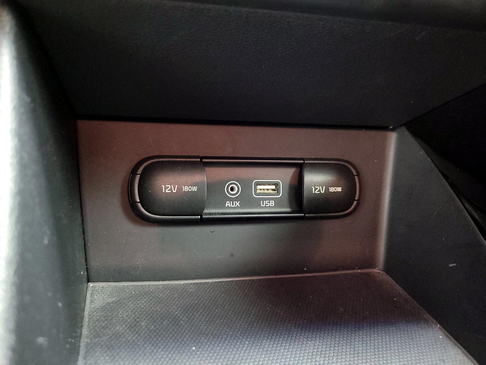 Thumbnail: 2017 Kia Niro - 19