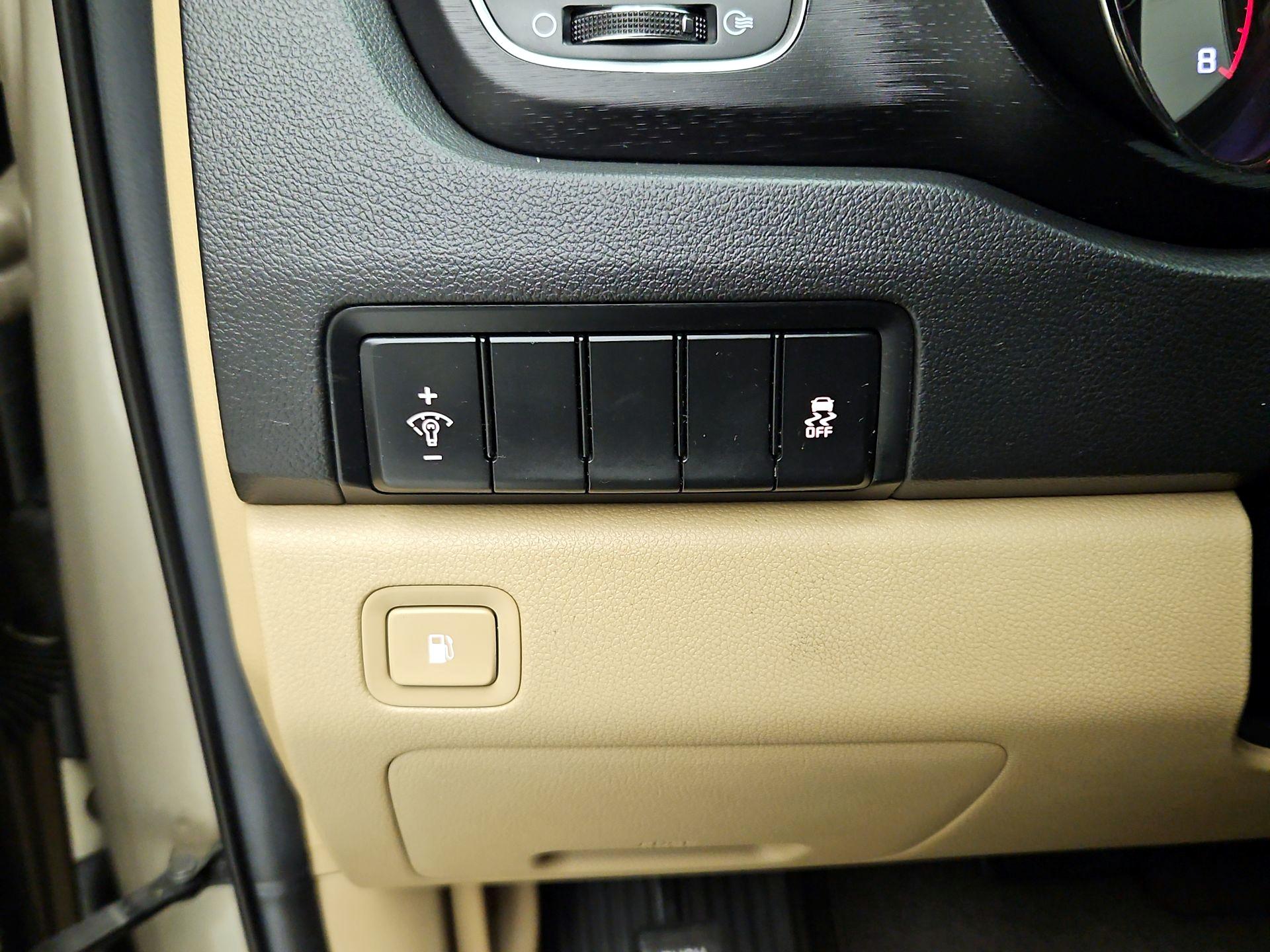 Thumbnail: 2016 Kia Sedona - 13