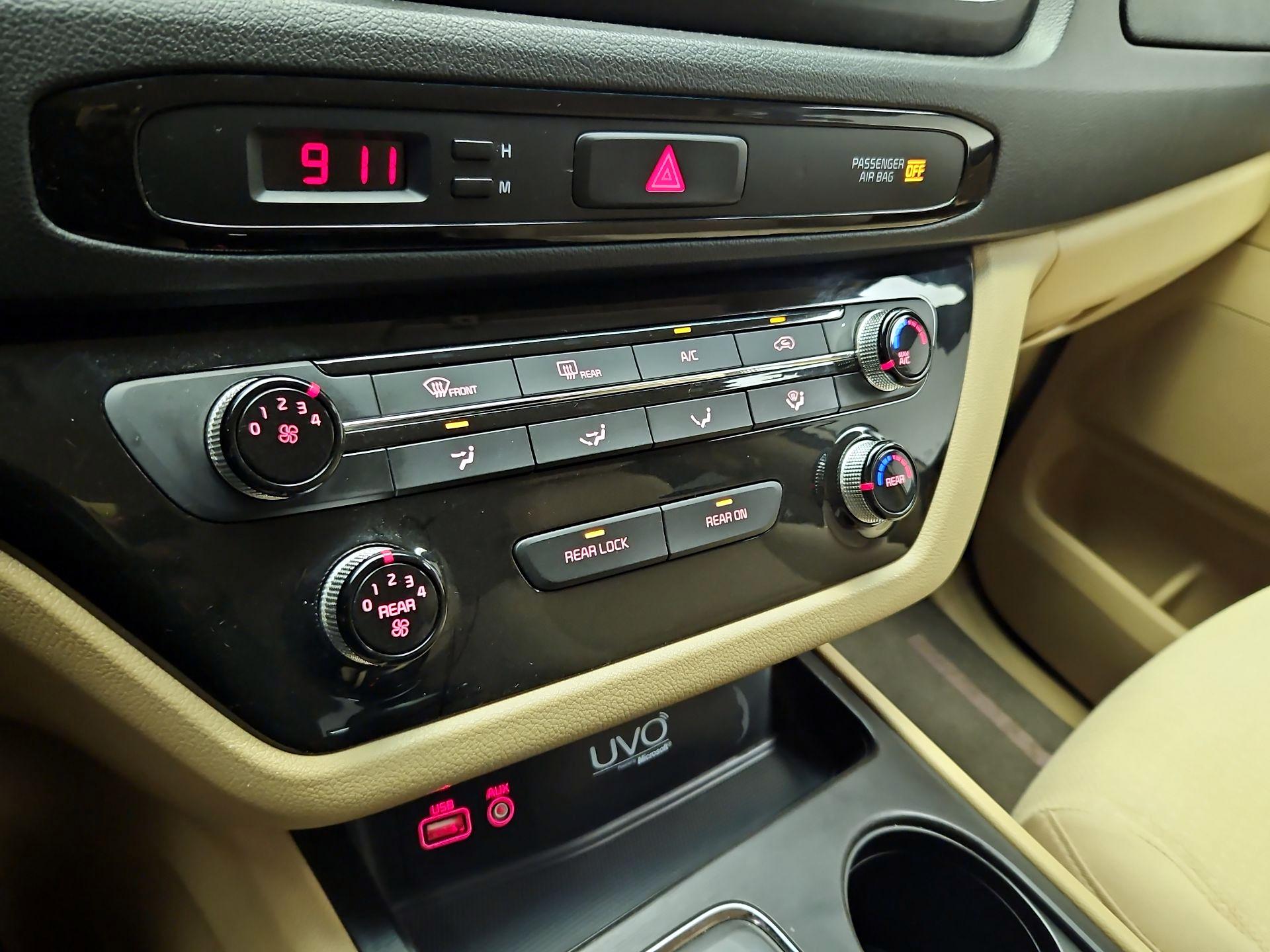 Thumbnail: 2016 Kia Sedona - 16