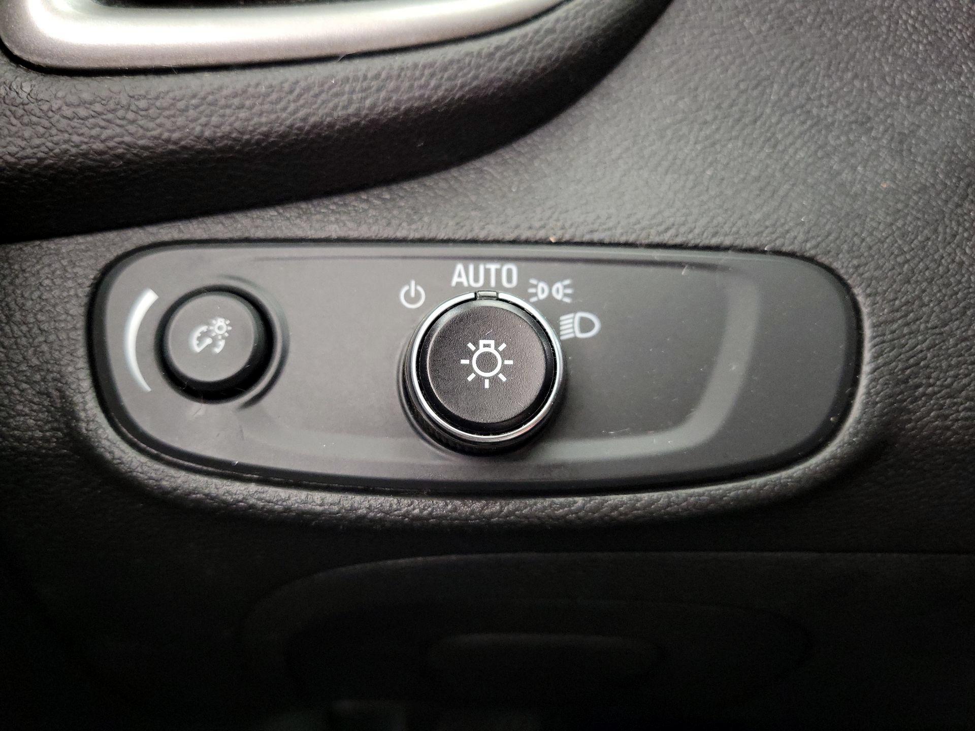 Thumbnail: 2020 Chevrolet Trax - 13