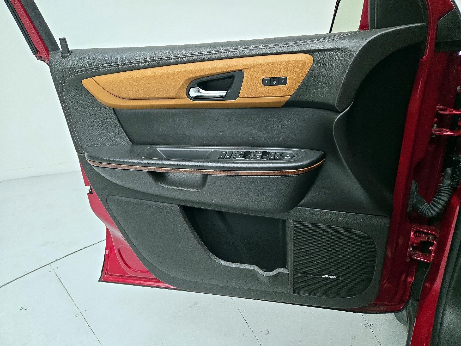 Thumbnail: 2014 Chevrolet Traverse - 12