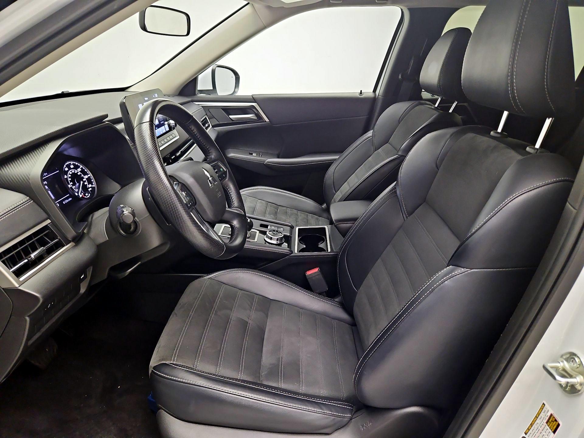 Thumbnail: 2024 Mitsubishi Outlander - 11