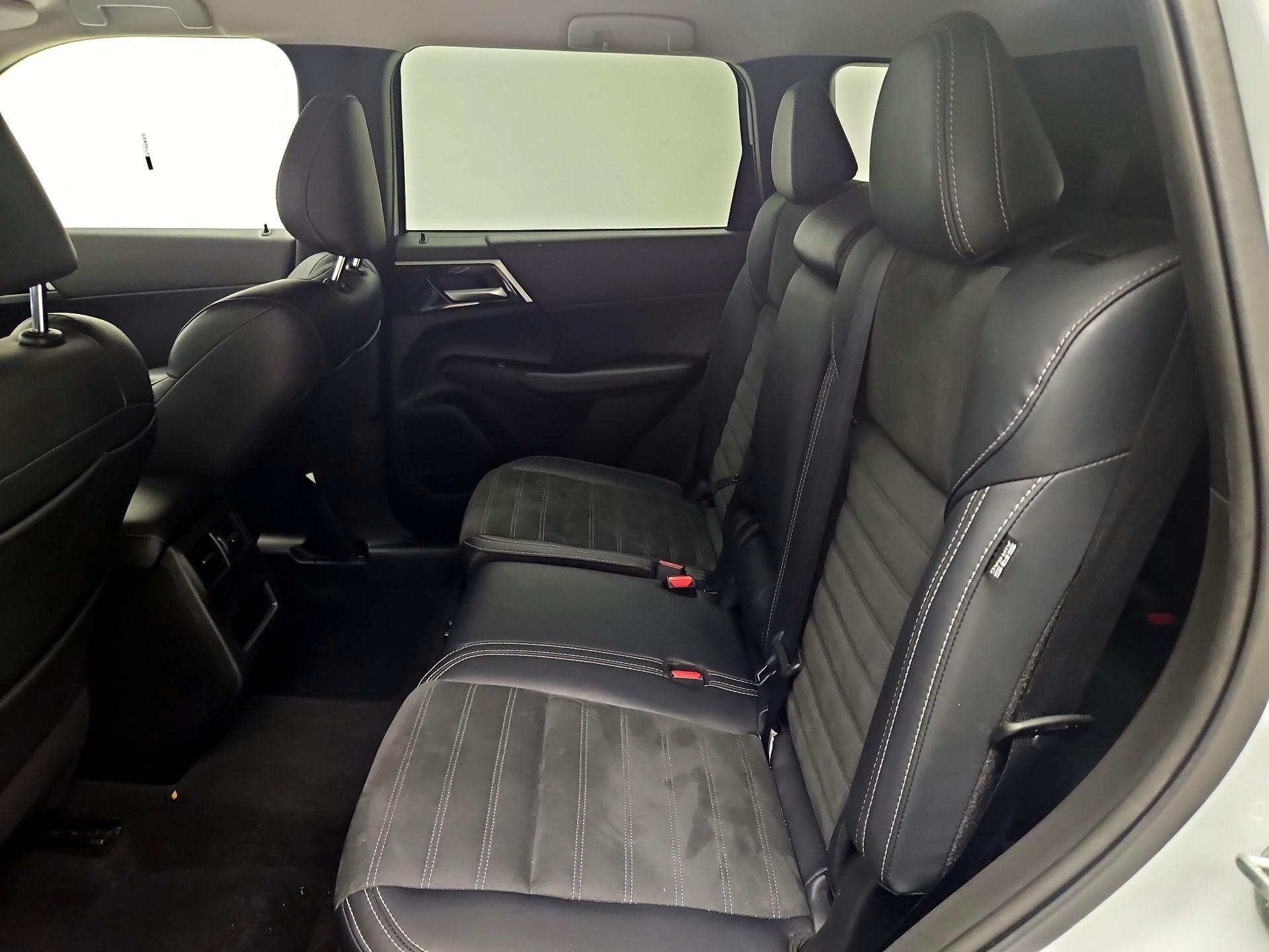 Thumbnail: 2024 Mitsubishi Outlander - 20