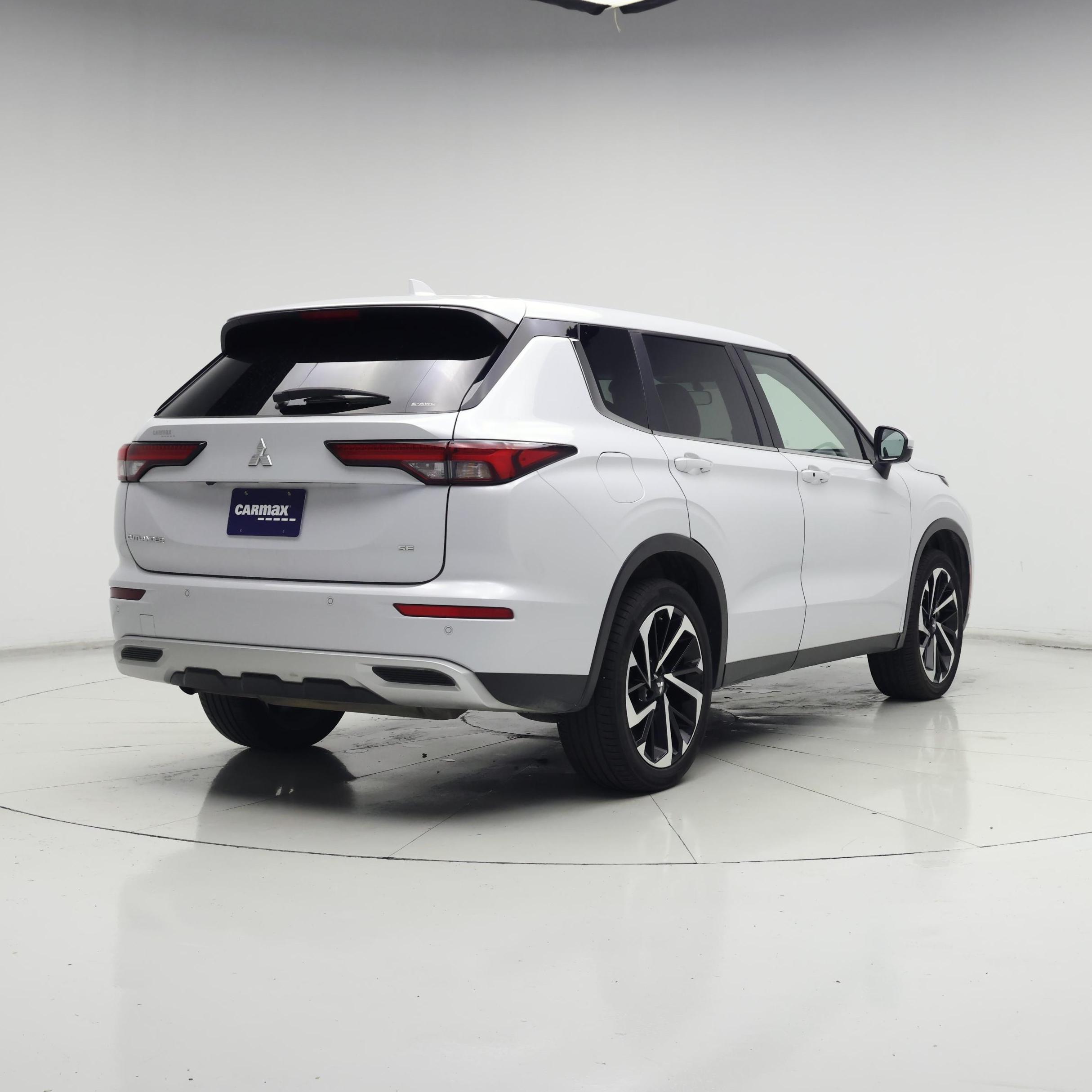 Thumbnail: 2024 Mitsubishi Outlander - 8