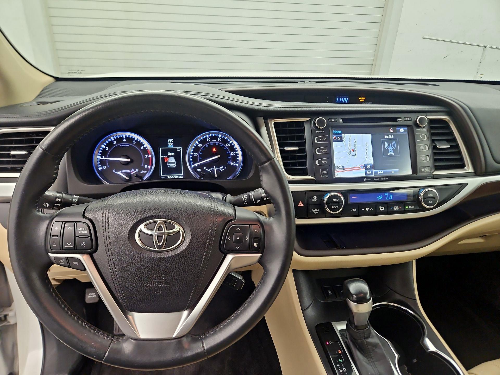 Thumbnail: 2016 Toyota Highlander - 9