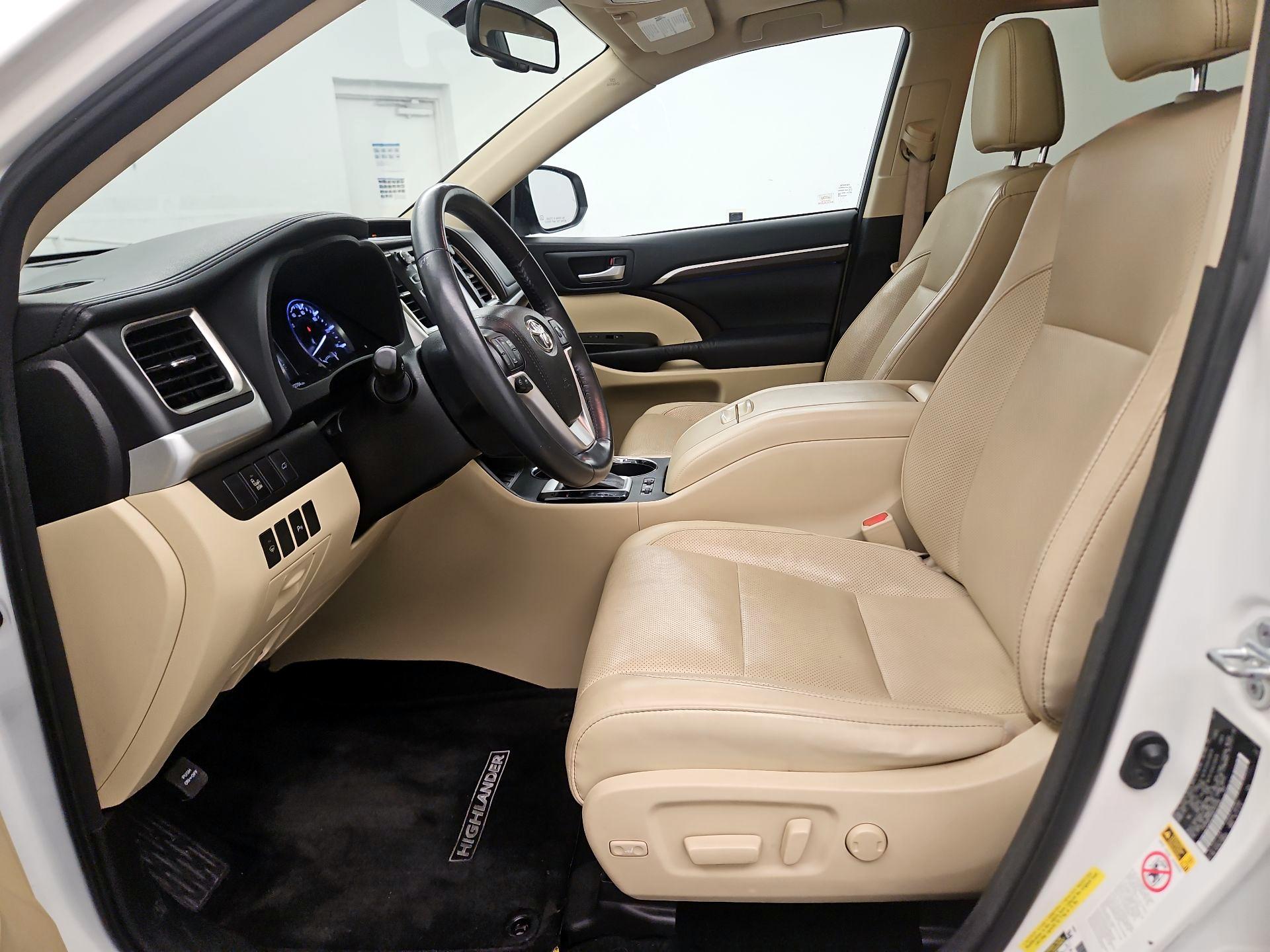 Thumbnail: 2016 Toyota Highlander - 11