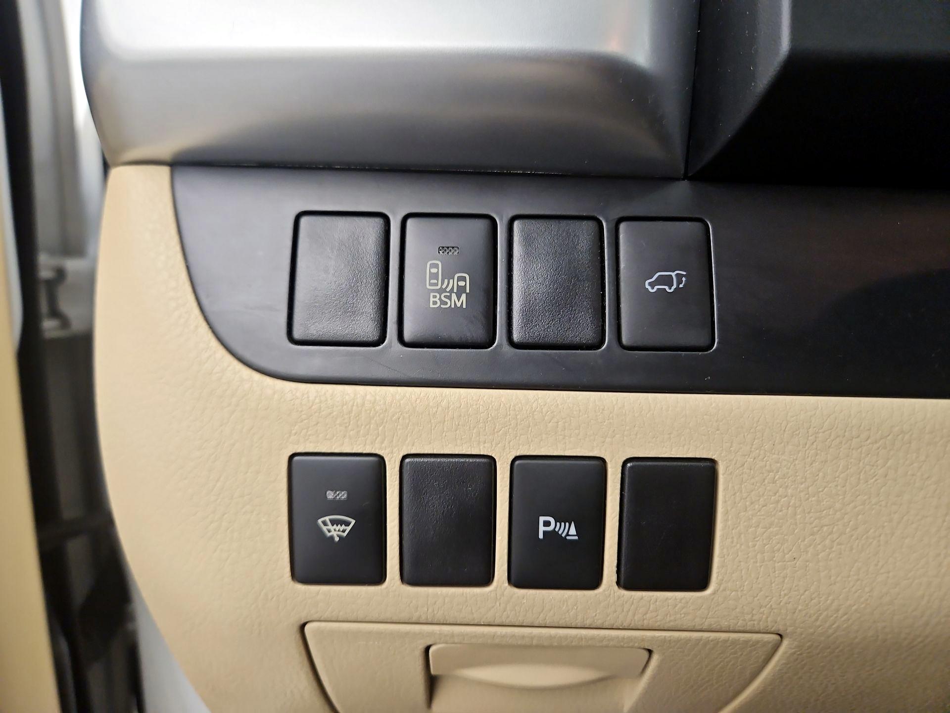 Thumbnail: 2016 Toyota Highlander - 13