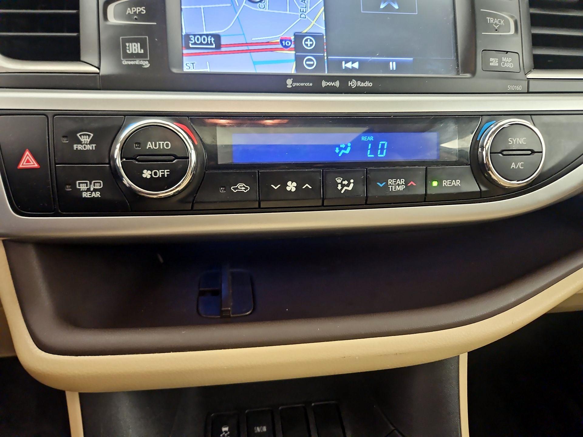 Thumbnail: 2016 Toyota Highlander - 16