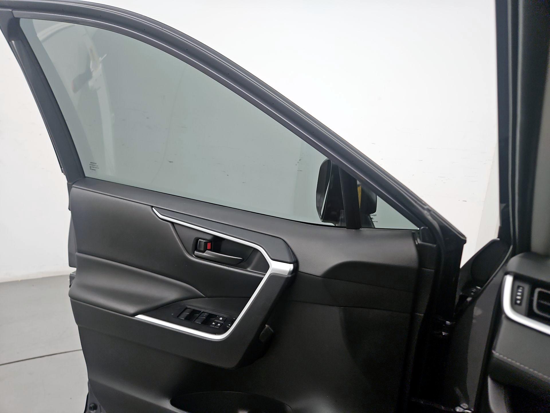 Thumbnail: 2025 Toyota RAV4 - 12