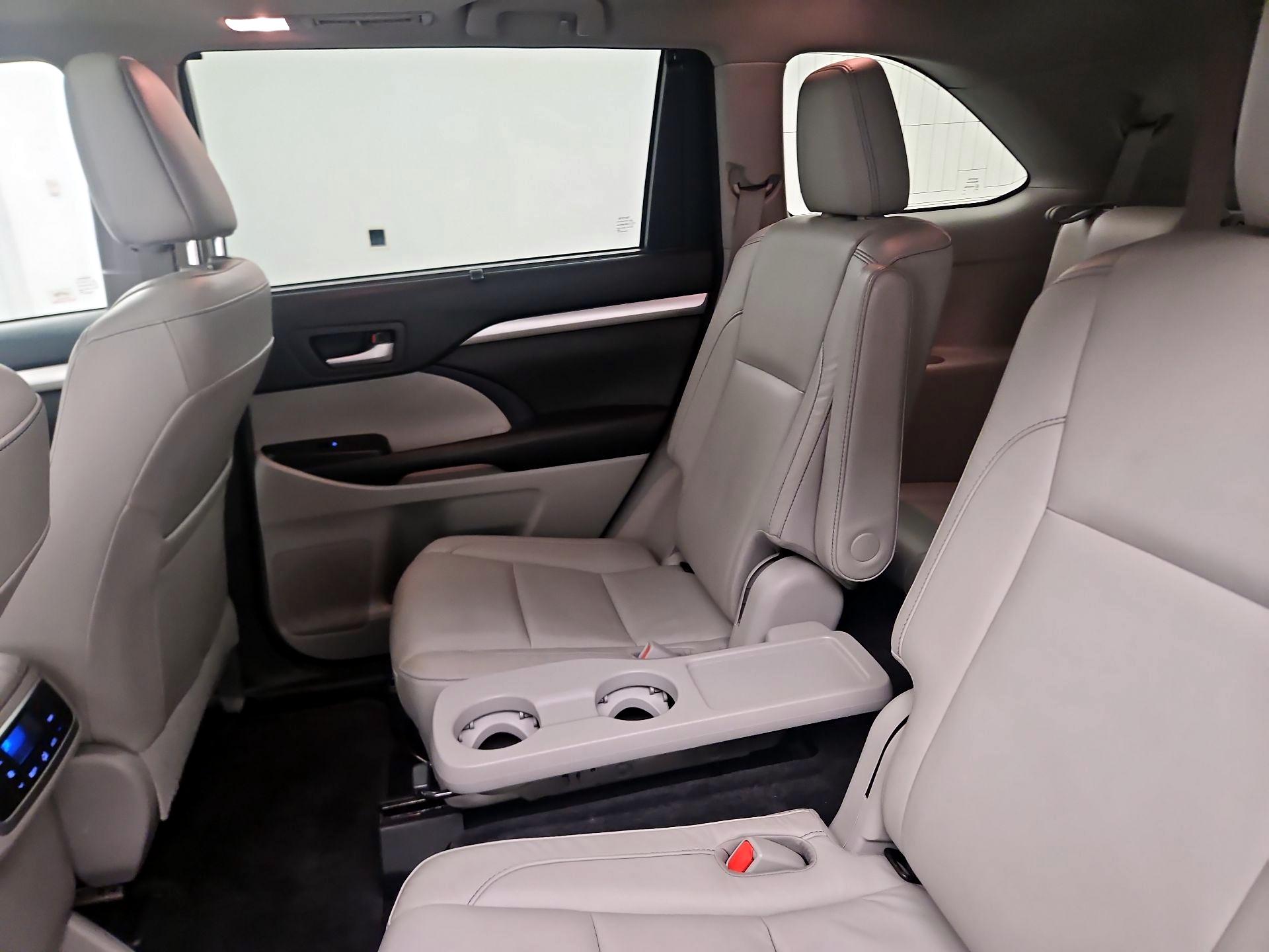 Thumbnail: 2017 Toyota Highlander - 19