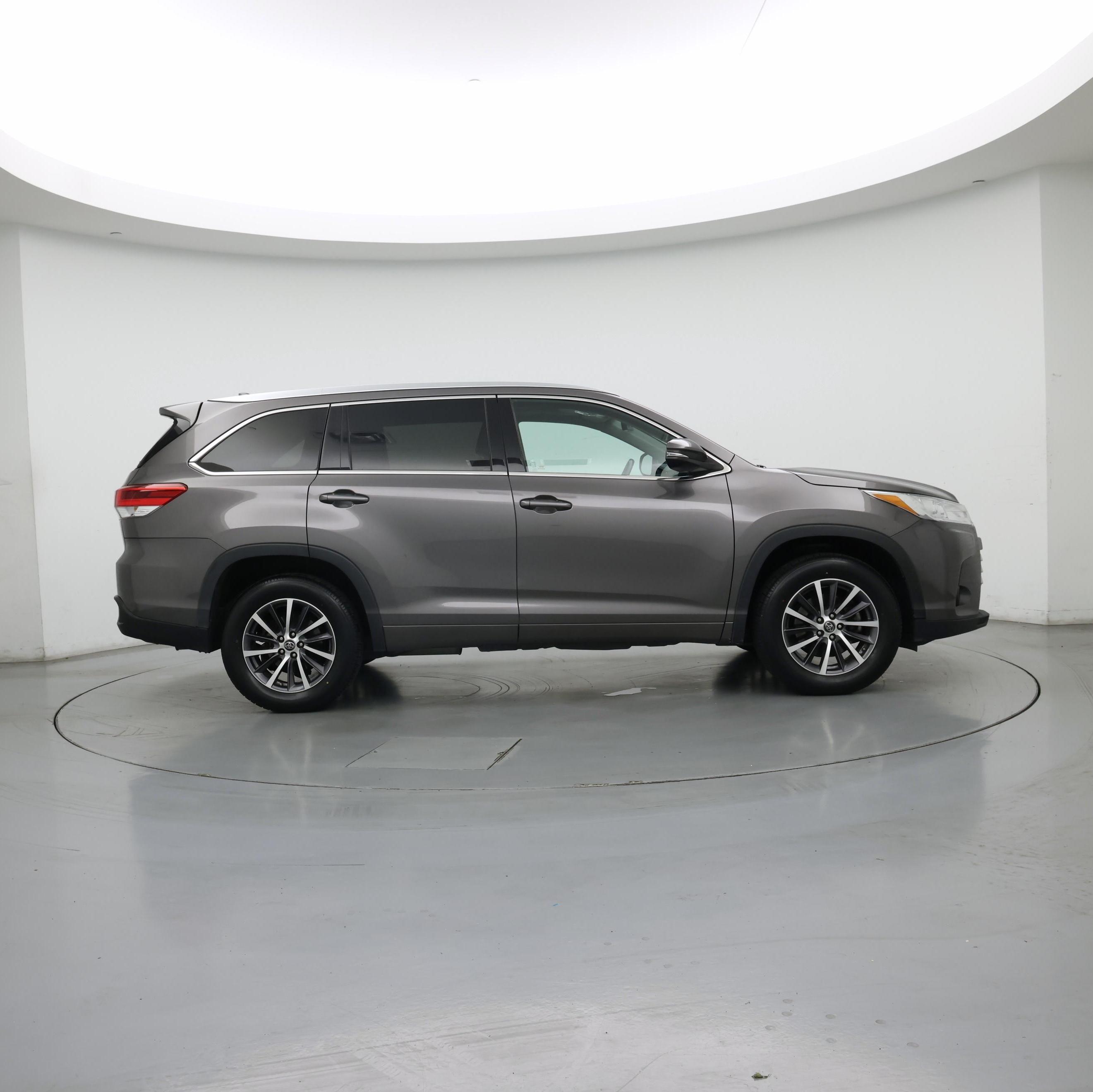 Thumbnail: 2017 Toyota Highlander - 7