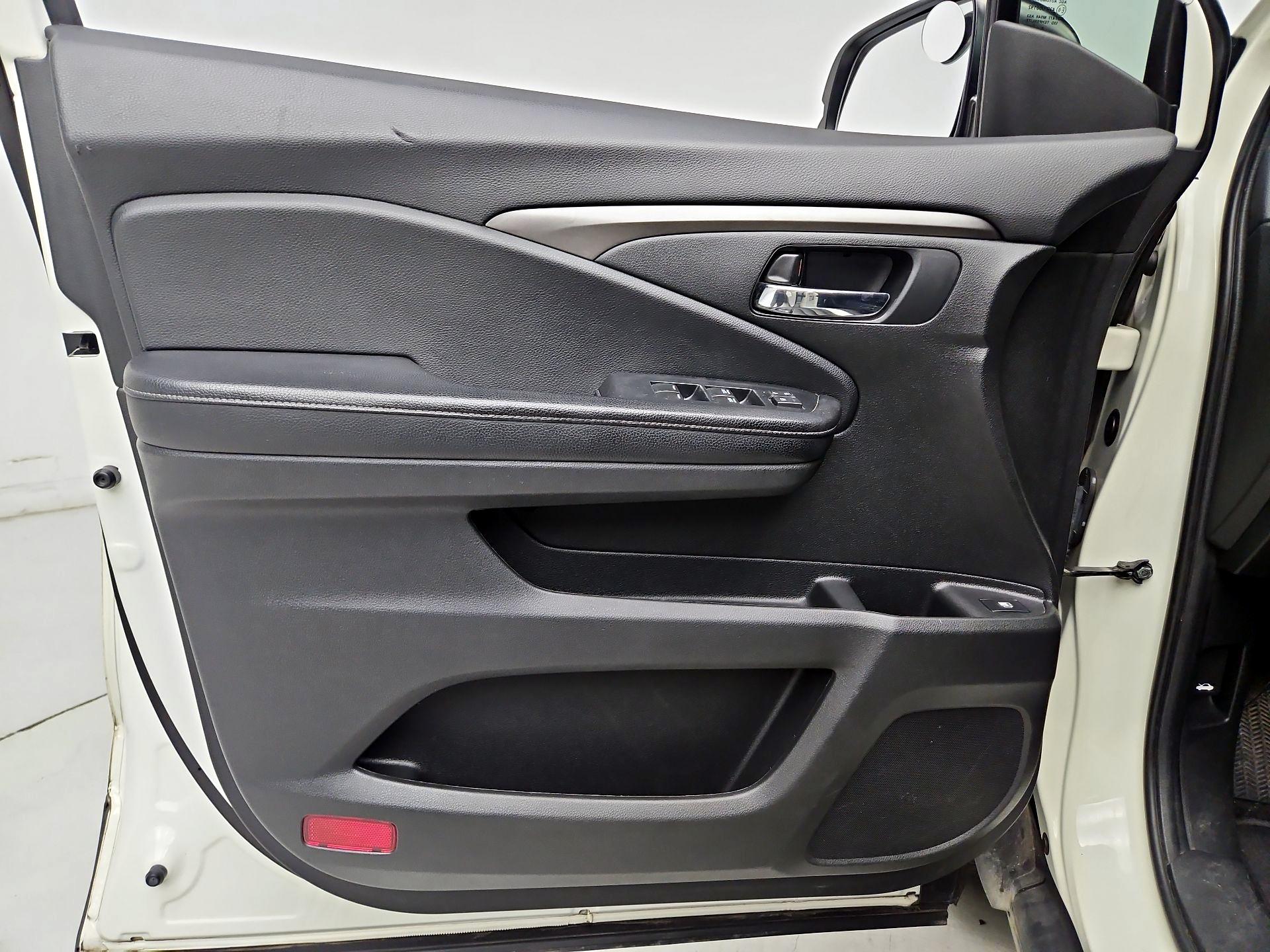 Thumbnail: 2019 Honda Ridgeline - 12