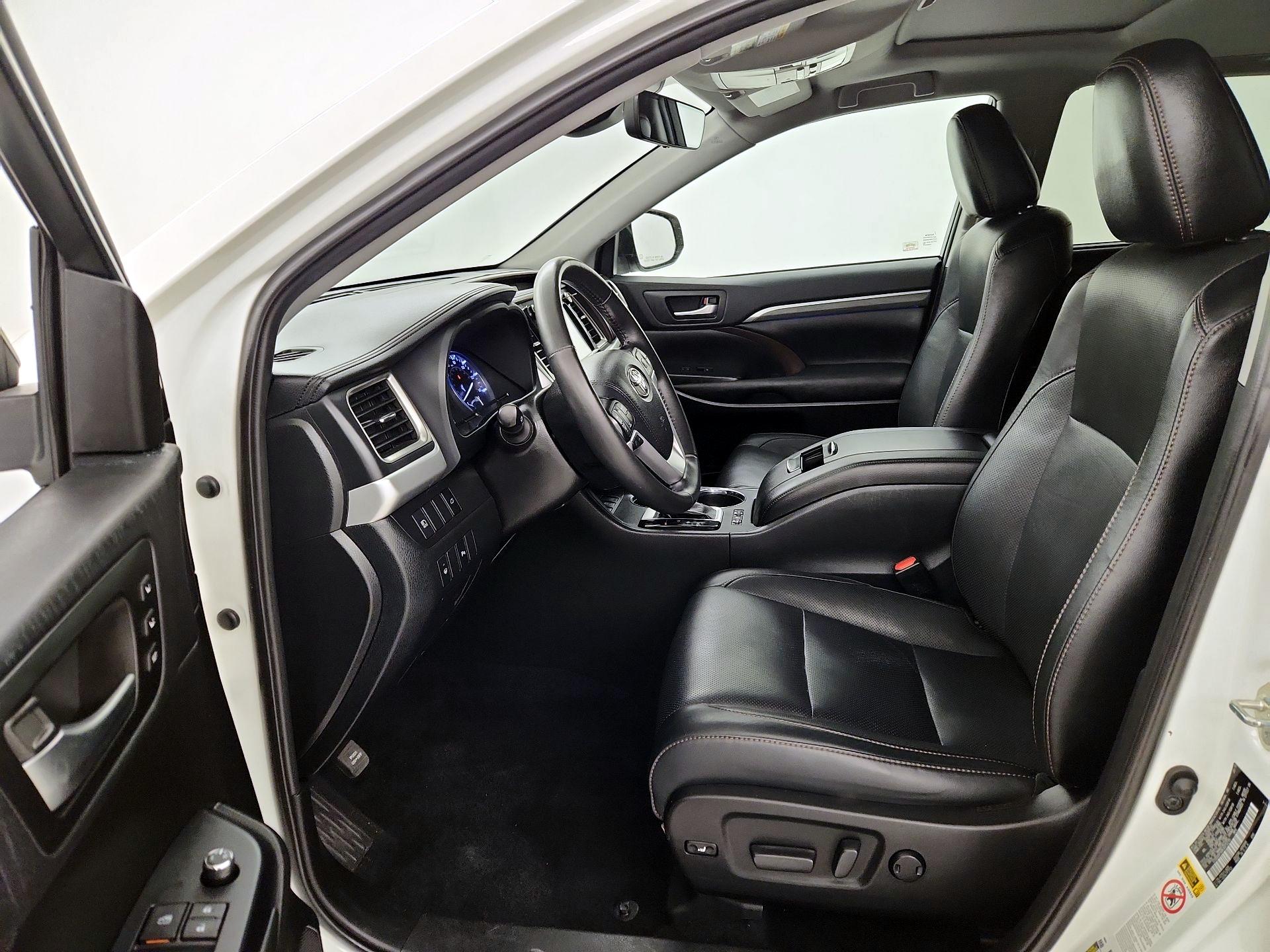 Thumbnail: 2019 Toyota Highlander - 11