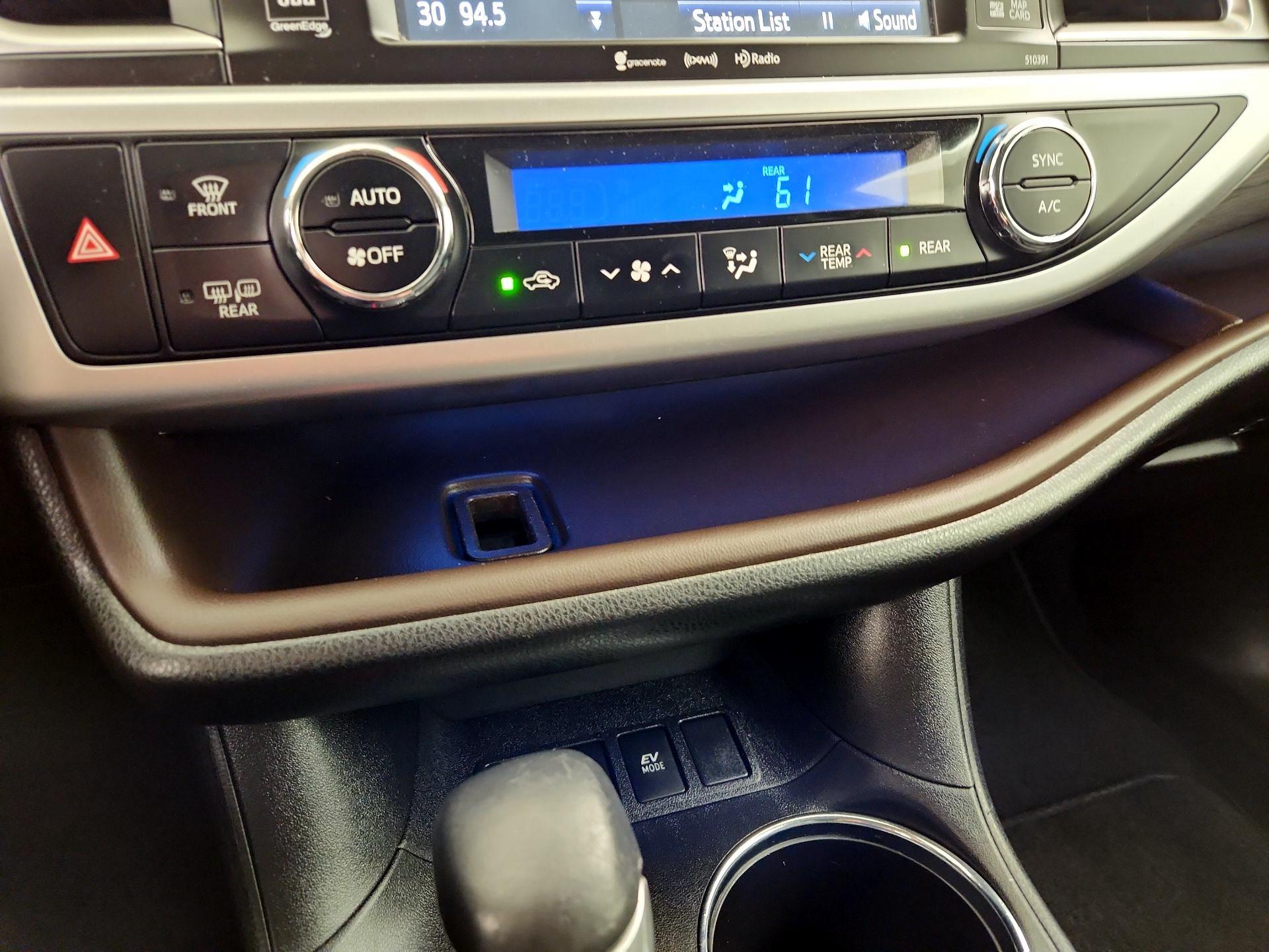 Thumbnail: 2019 Toyota Highlander - 16