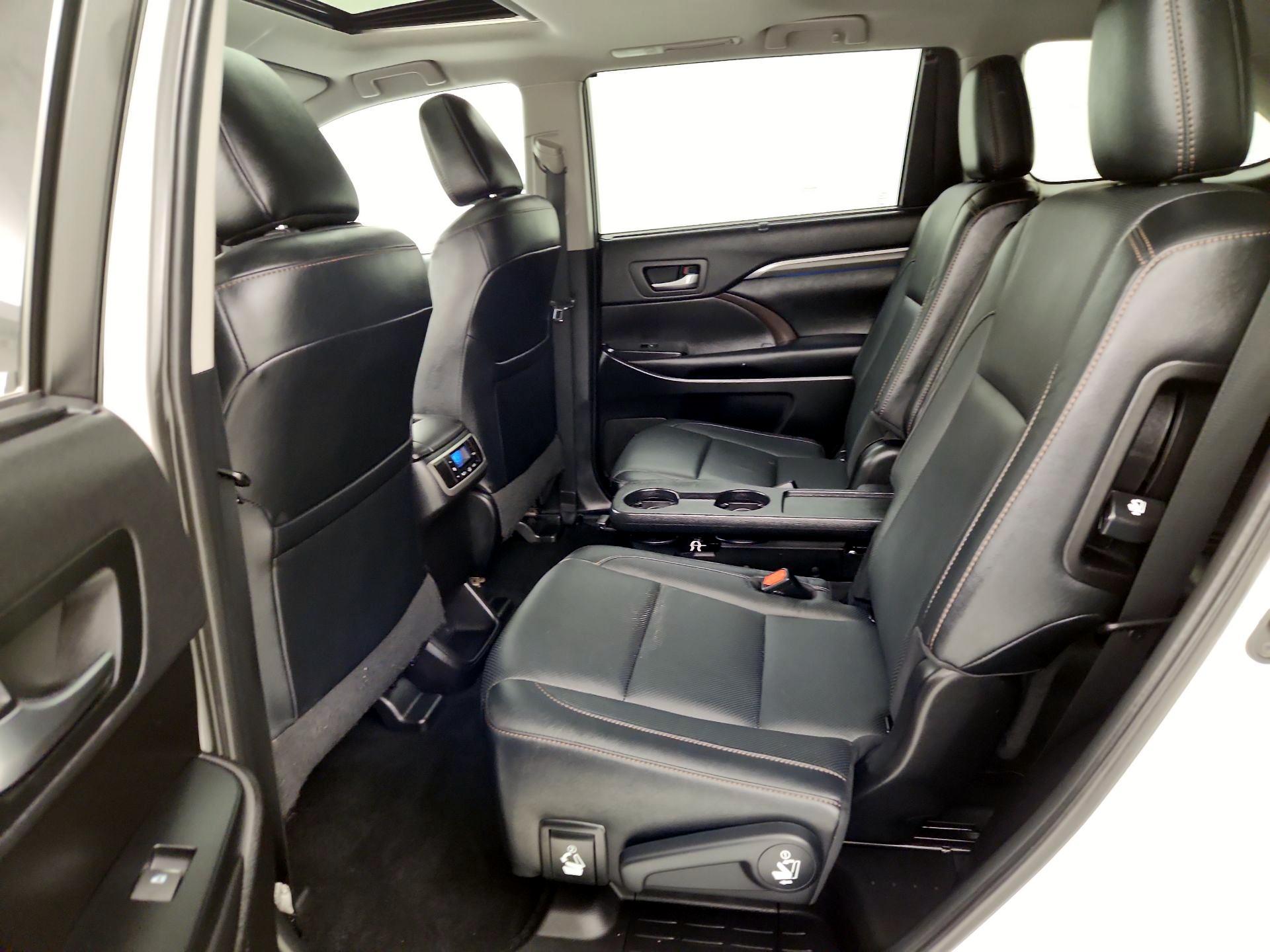 Thumbnail: 2019 Toyota Highlander - 20