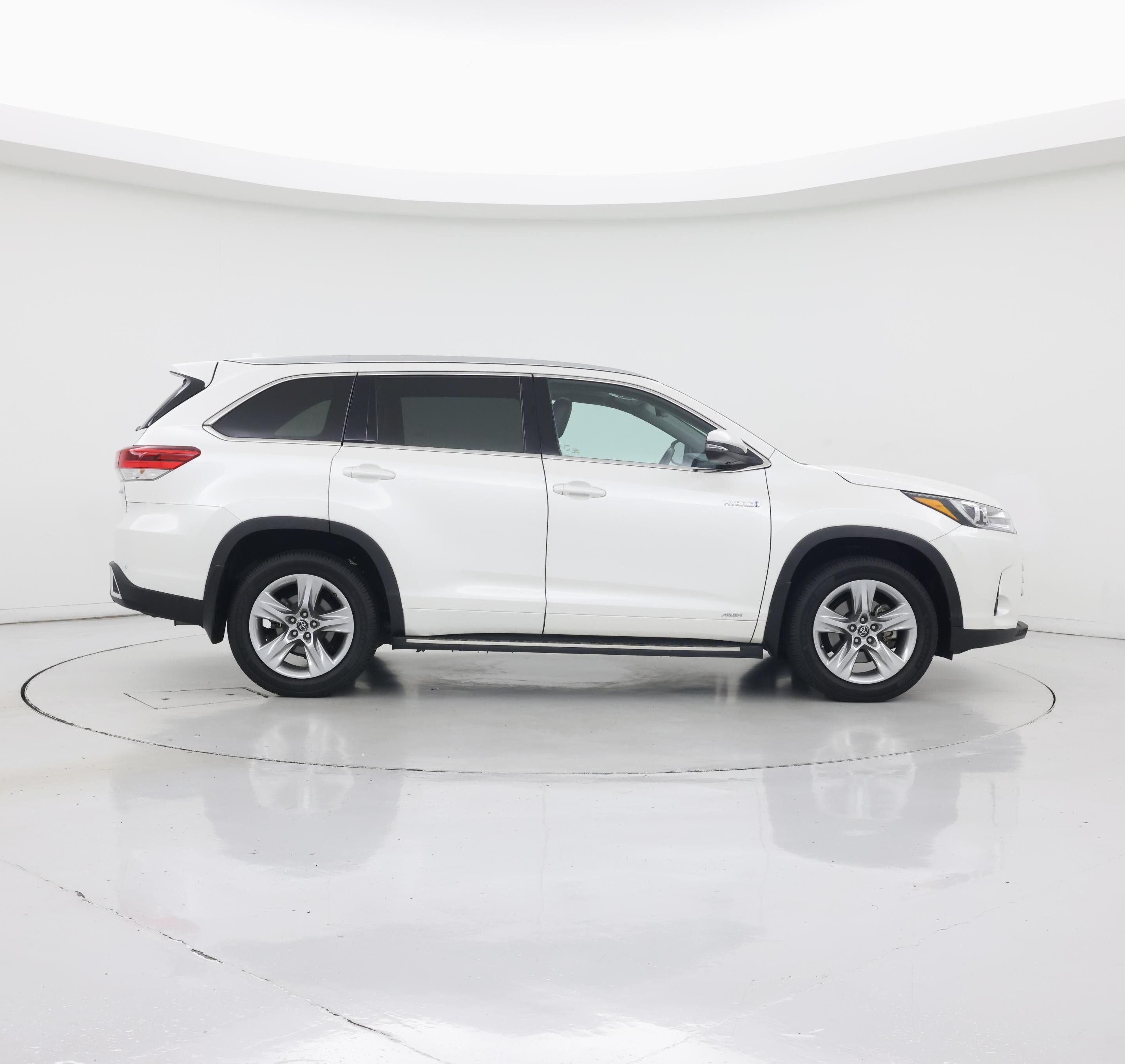 Thumbnail: 2019 Toyota Highlander - 7