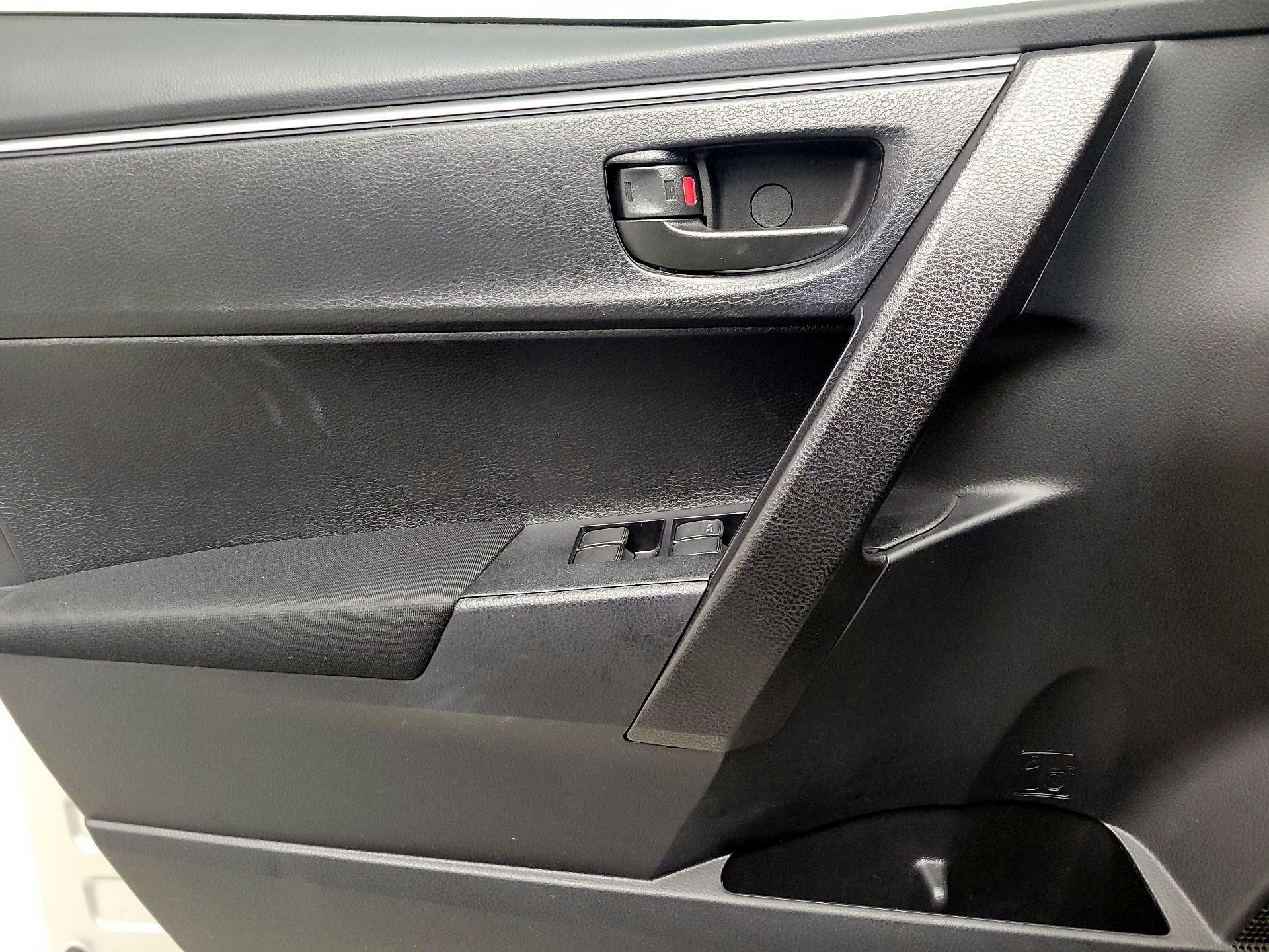 Thumbnail: 2015 Toyota Corolla - 12