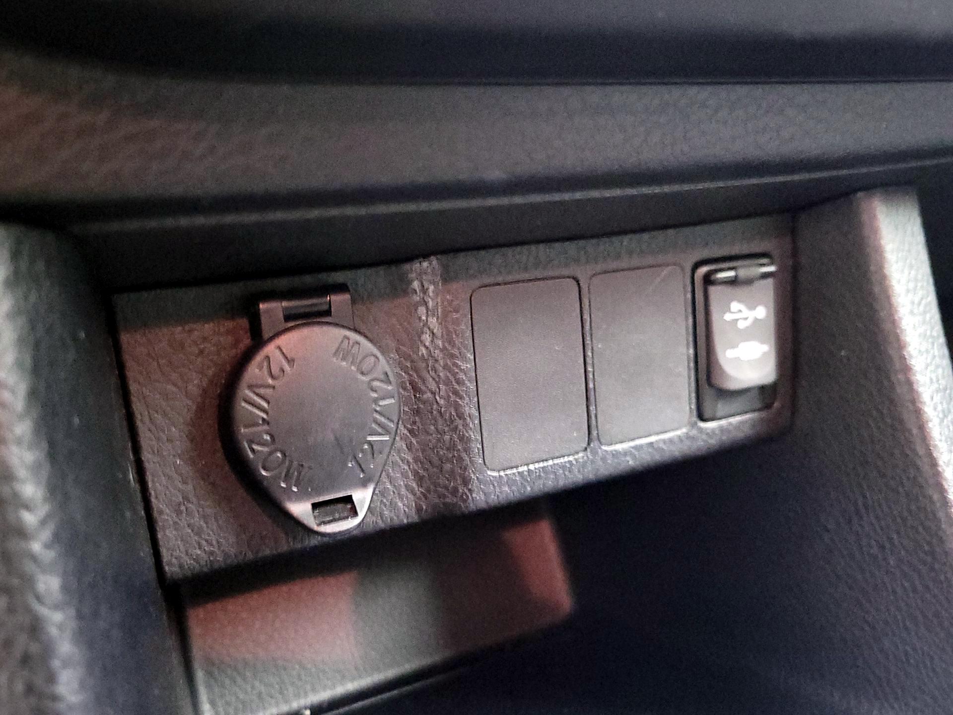 Thumbnail: 2015 Toyota Corolla - 17