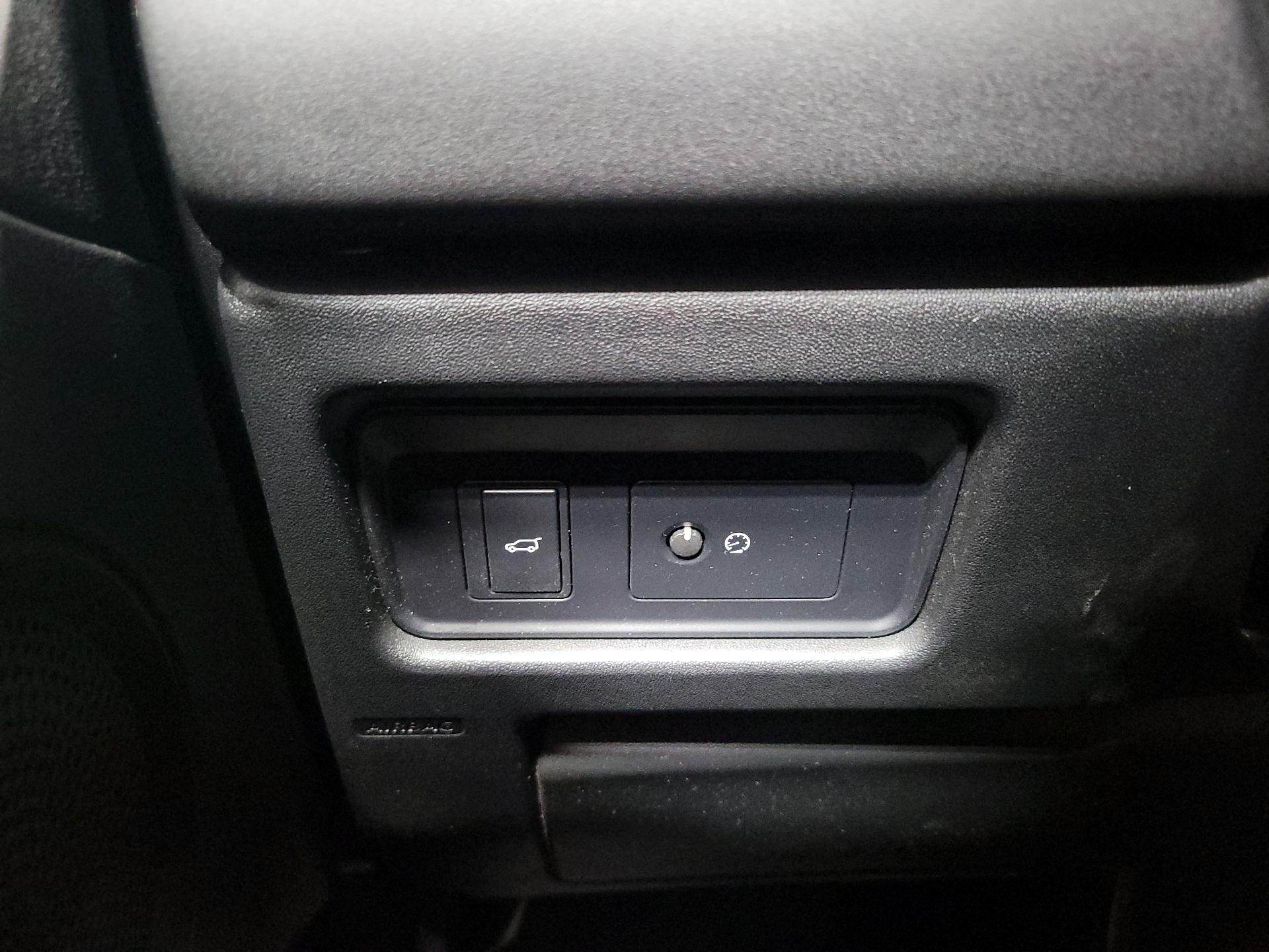 Thumbnail: 2019 Land Rover Discovery Sport - 13