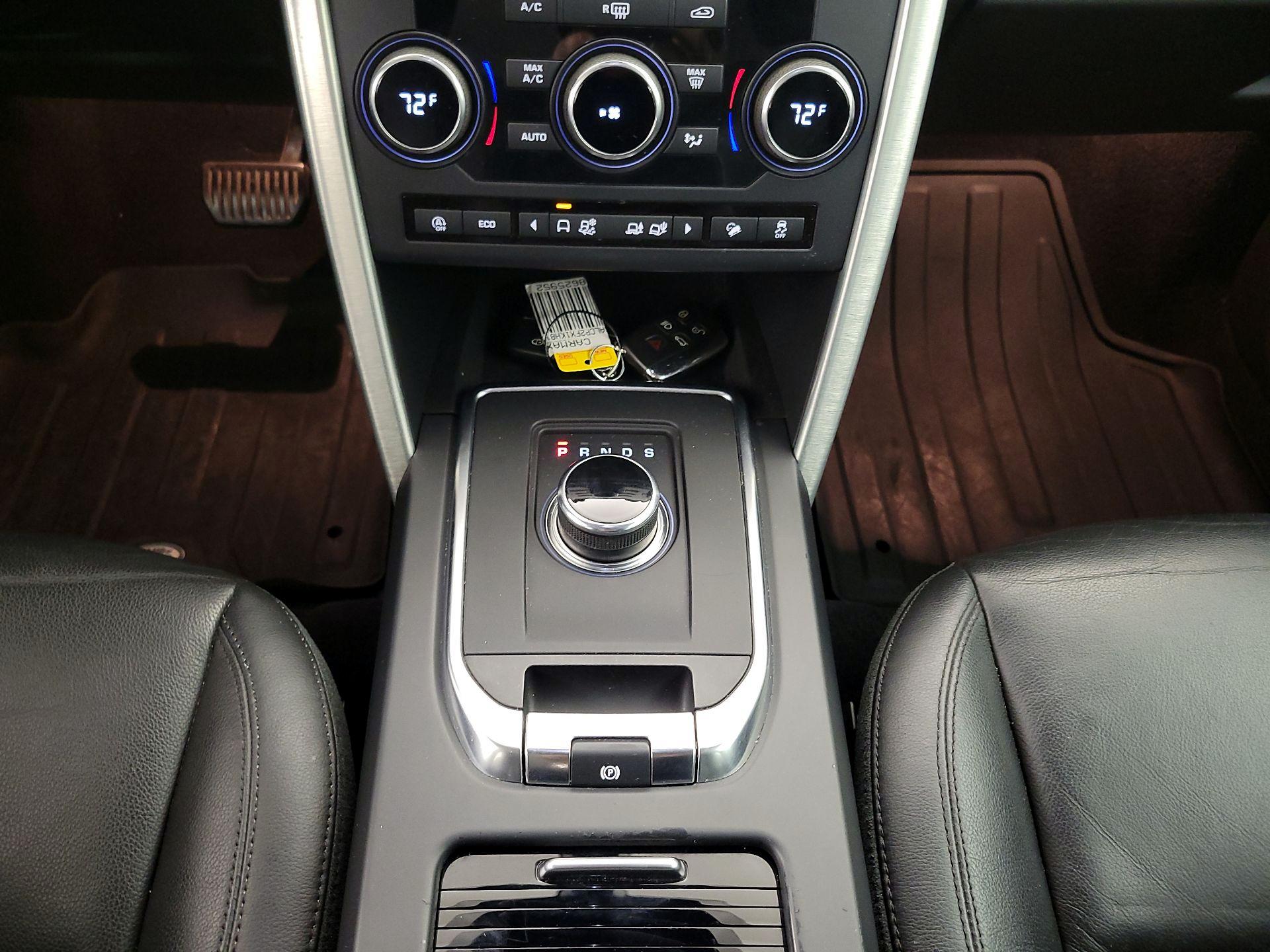 Thumbnail: 2019 Land Rover Discovery Sport - 17