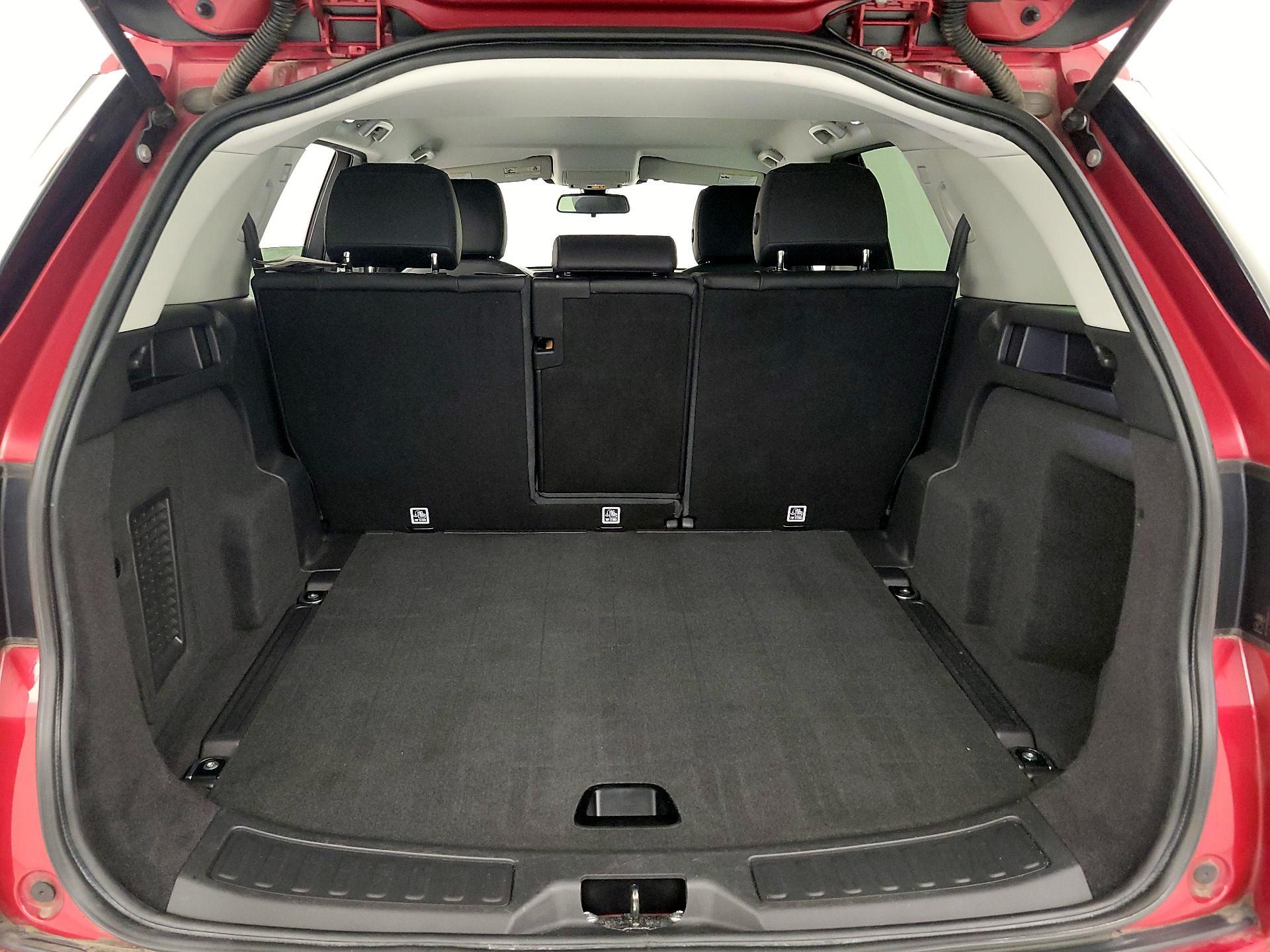 Thumbnail: 2019 Land Rover Discovery Sport - 19