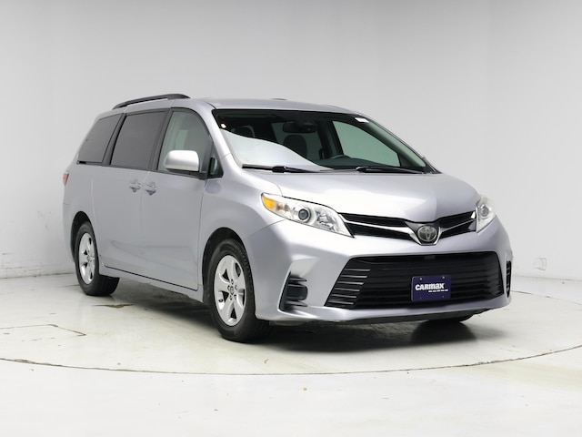 Silver 2018 Toyota Sienna LE 7-Passenger FWD with Auto-Access Seat Minivan Front-Wheel Drive Automatic