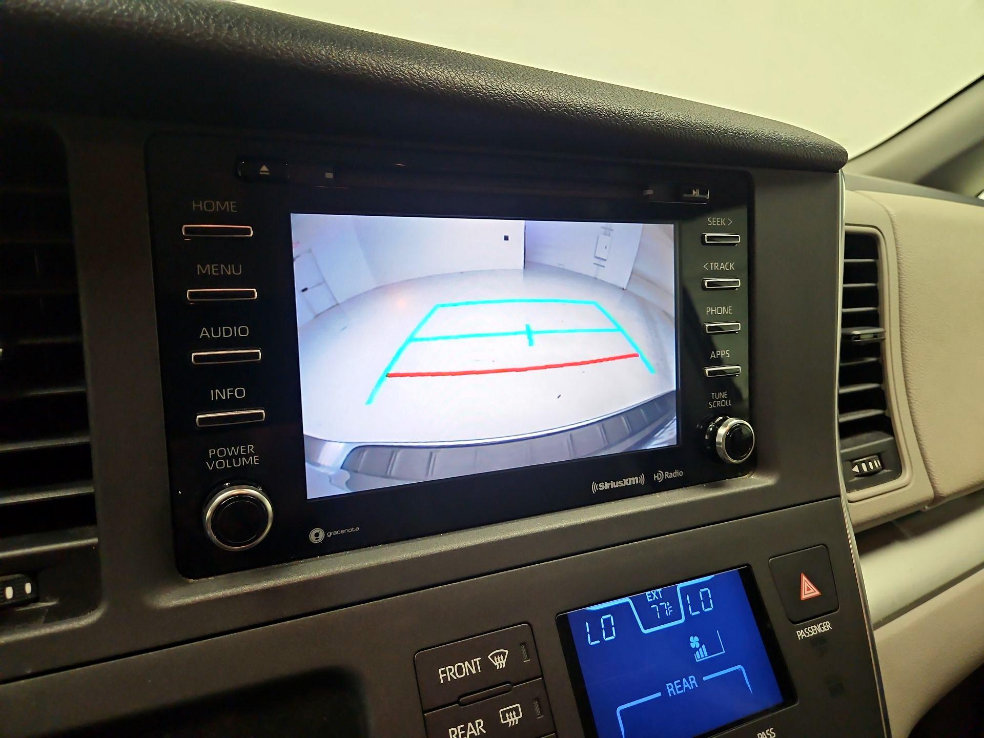 Thumbnail: 2018 Toyota Sienna - 14