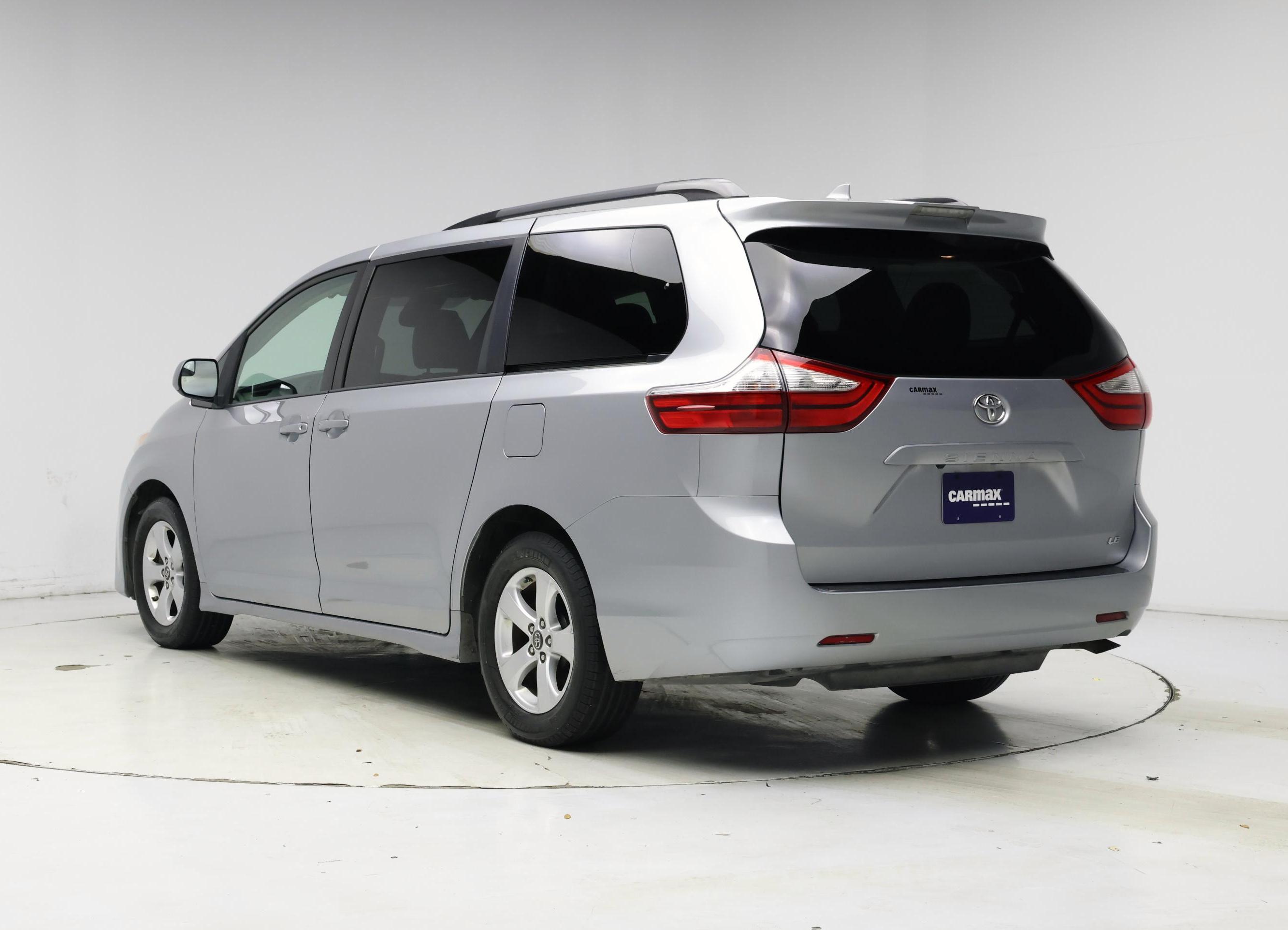 Thumbnail: 2018 Toyota Sienna - 2