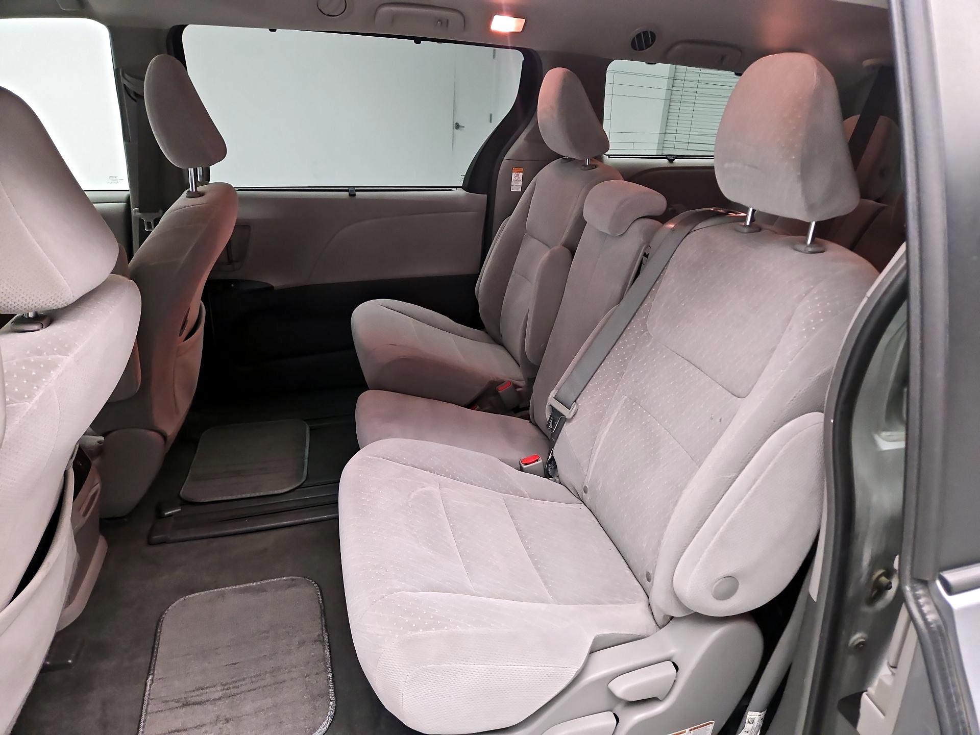 Thumbnail: 2018 Toyota Sienna - 19