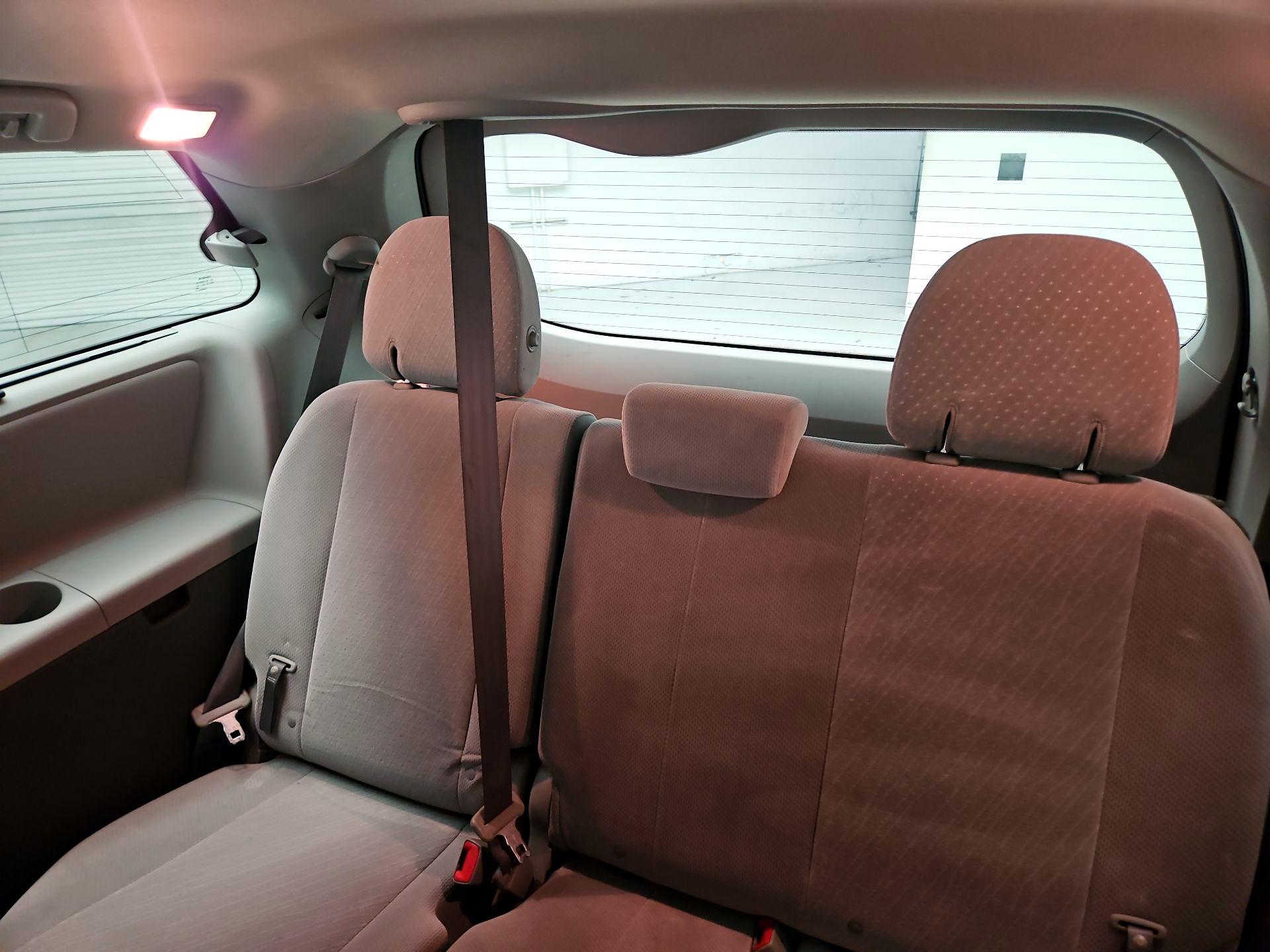 Thumbnail: 2018 Toyota Sienna - 20