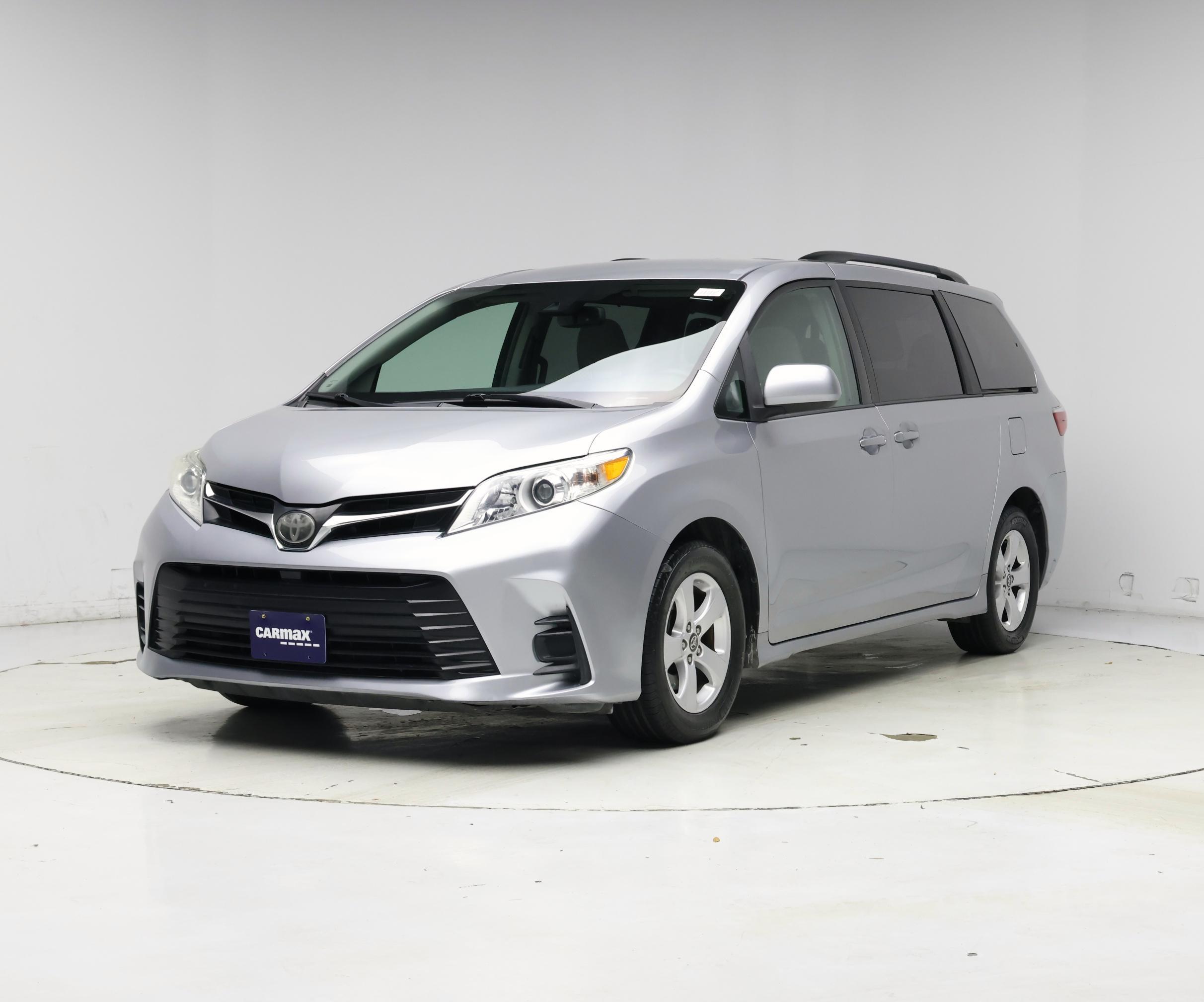 Thumbnail: 2018 Toyota Sienna - 4