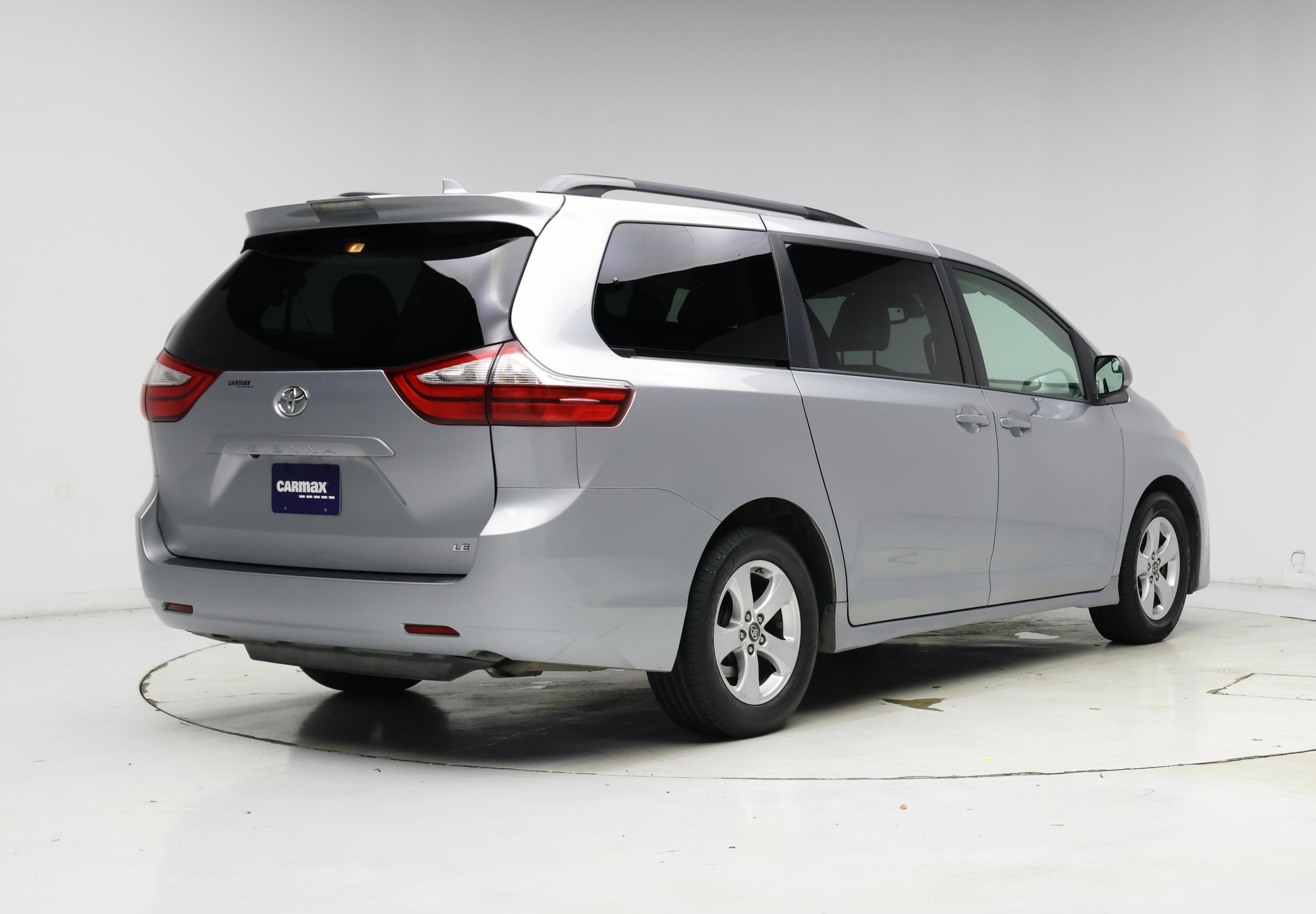 Thumbnail: 2018 Toyota Sienna - 8