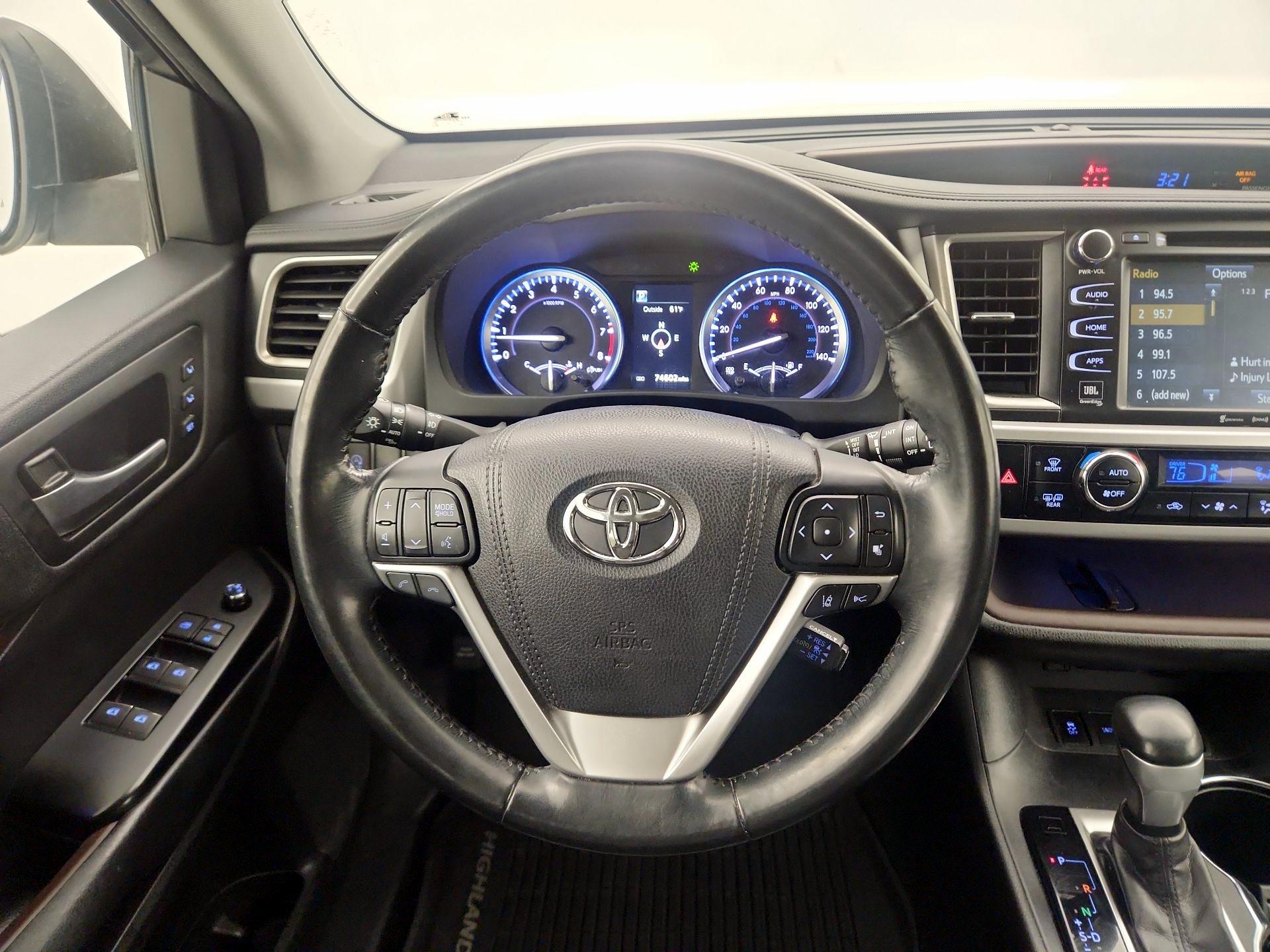 Thumbnail: 2017 Toyota Highlander - 10