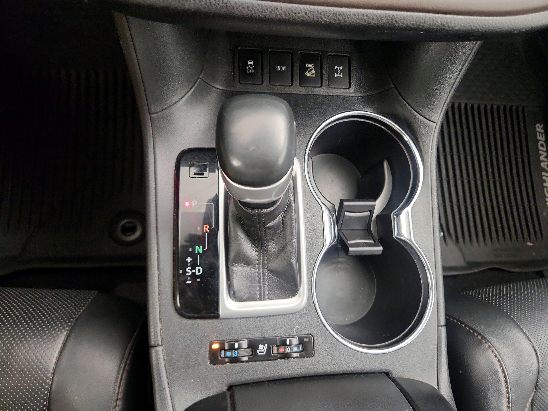 Thumbnail: 2017 Toyota Highlander - 17