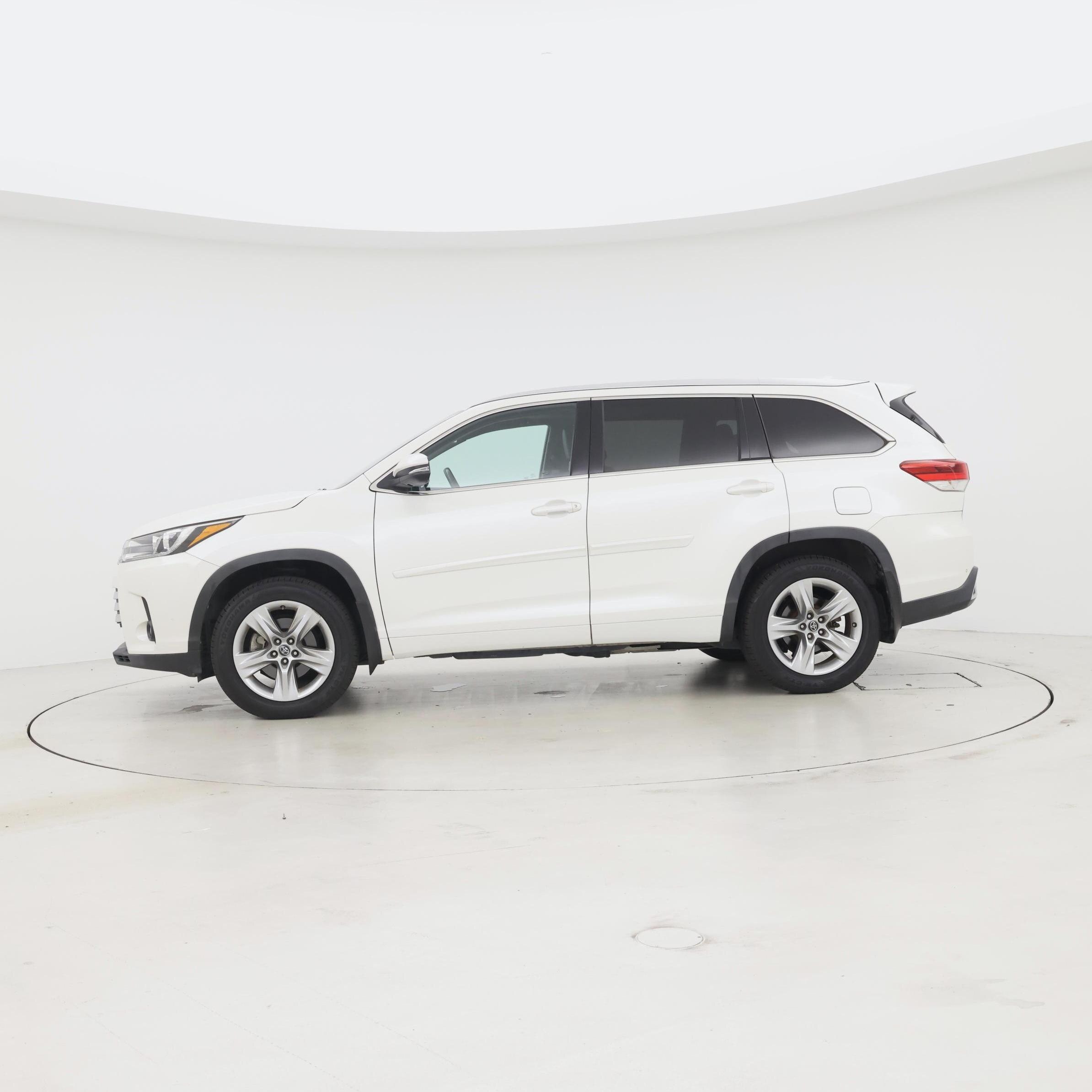 Thumbnail: 2017 Toyota Highlander - 3