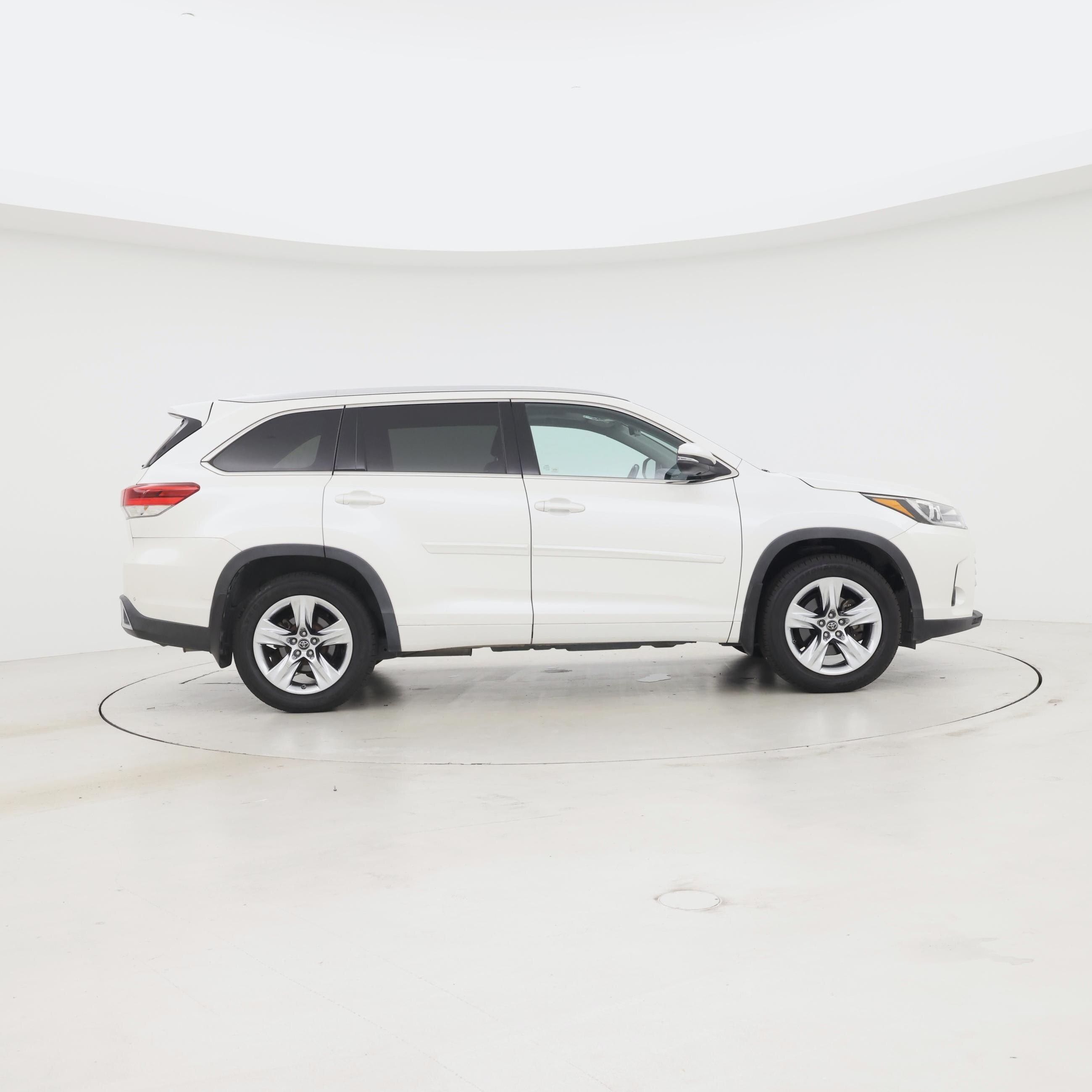 Thumbnail: 2017 Toyota Highlander - 7