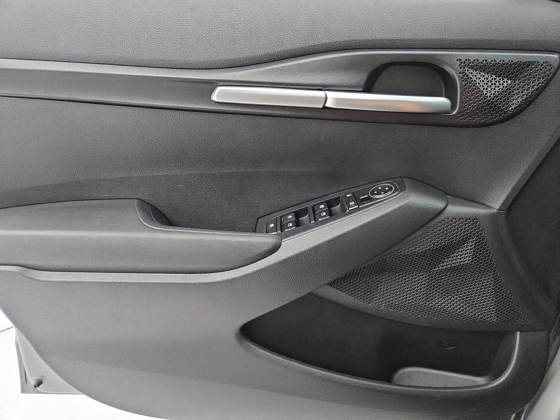 Thumbnail: 2023 Kia Seltos - 12