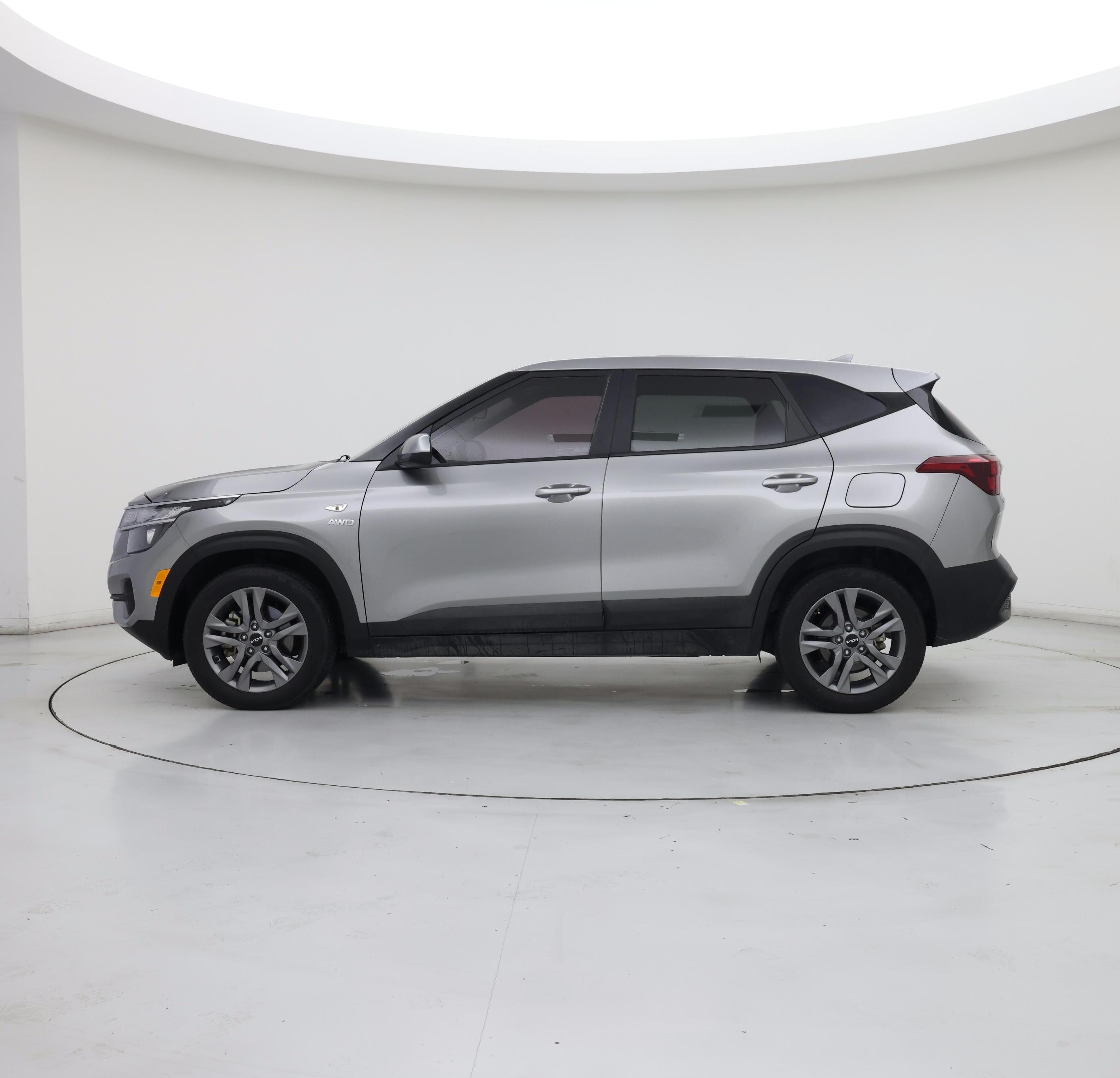 Thumbnail: 2023 Kia Seltos - 3