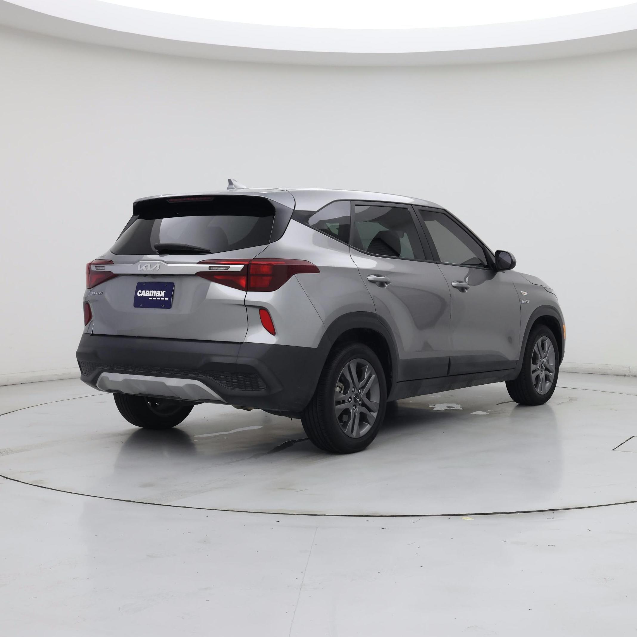 Thumbnail: 2023 Kia Seltos - 8