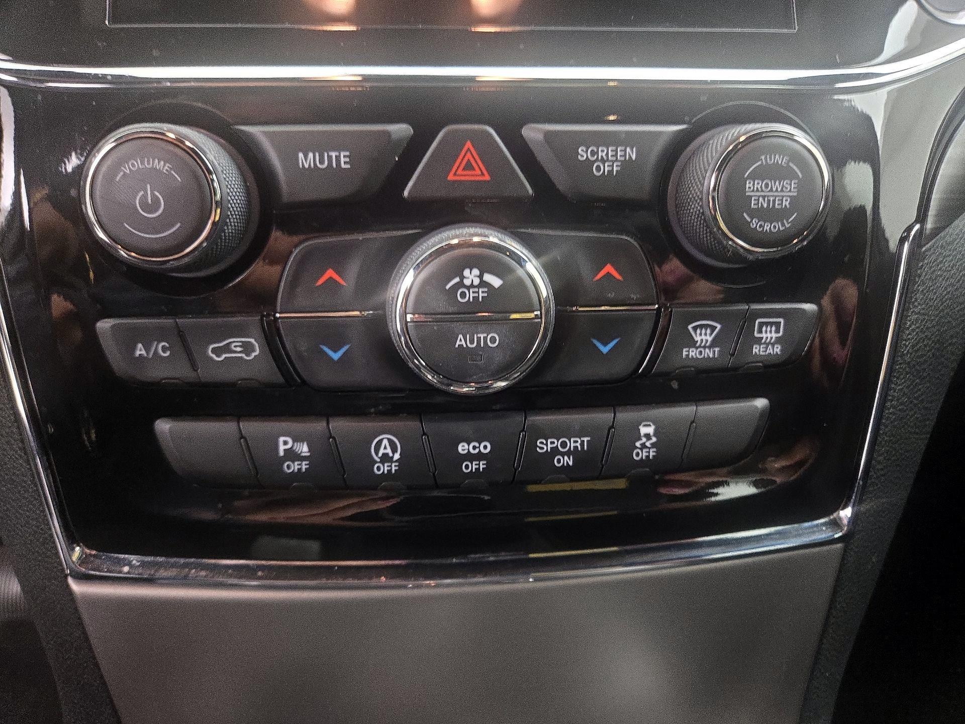 Thumbnail: 2022 Jeep Grand Cherokee - 17