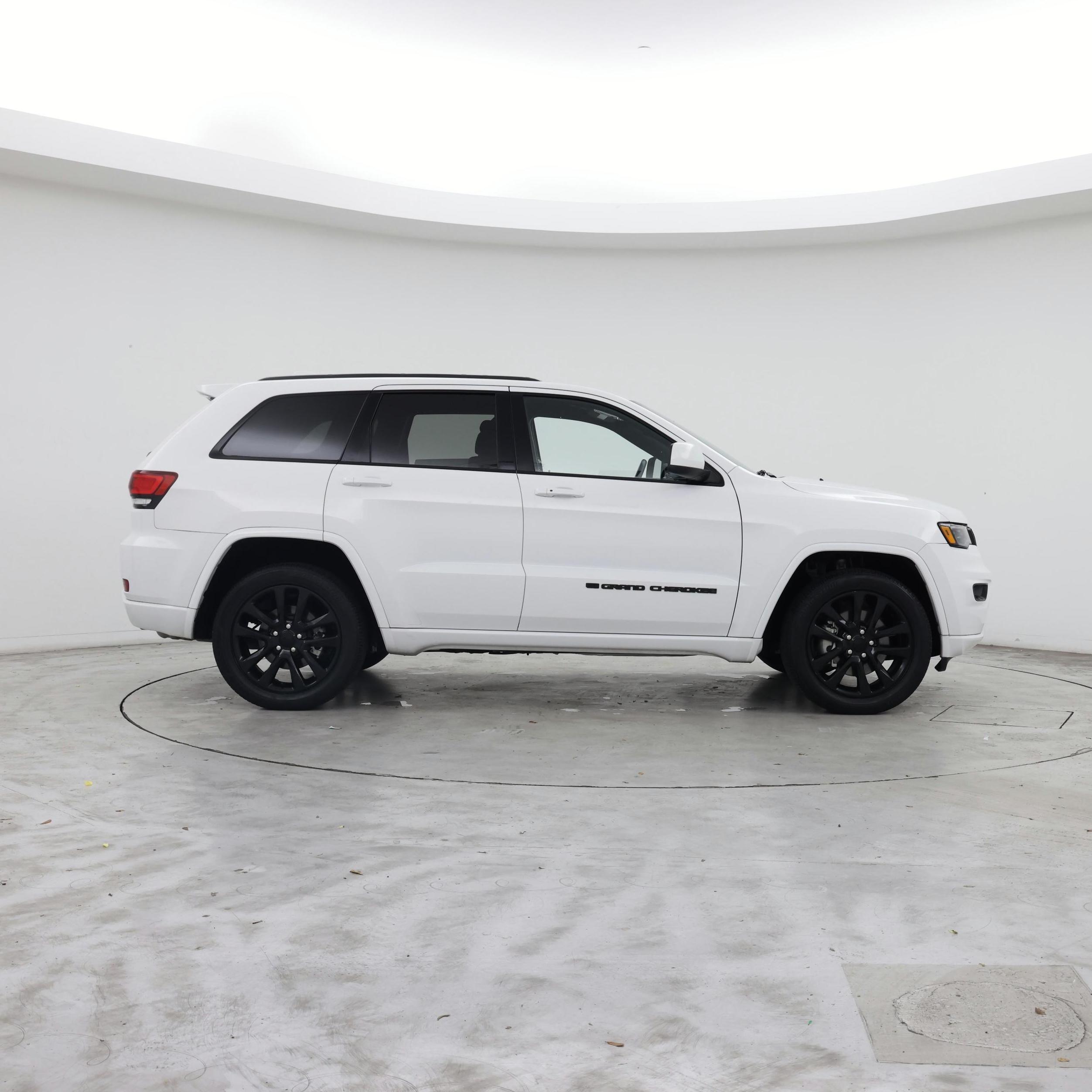 Thumbnail: 2022 Jeep Grand Cherokee - 7