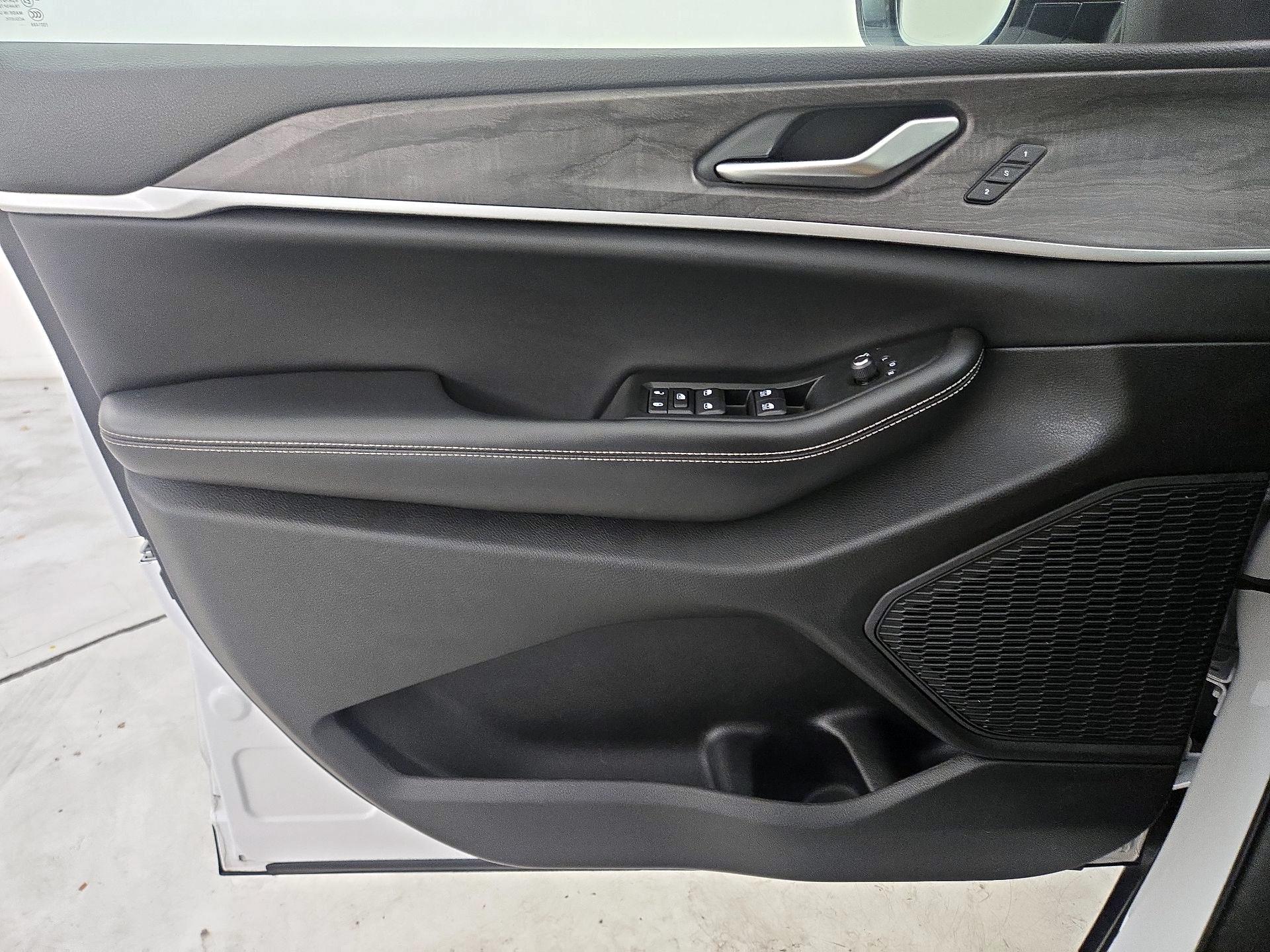 Thumbnail: 2023 Jeep Grand Cherokee - 12