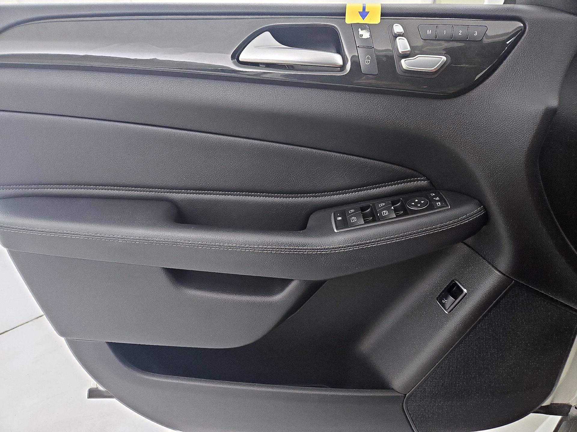 Thumbnail: 2017 Mercedes-Benz GLE - 12