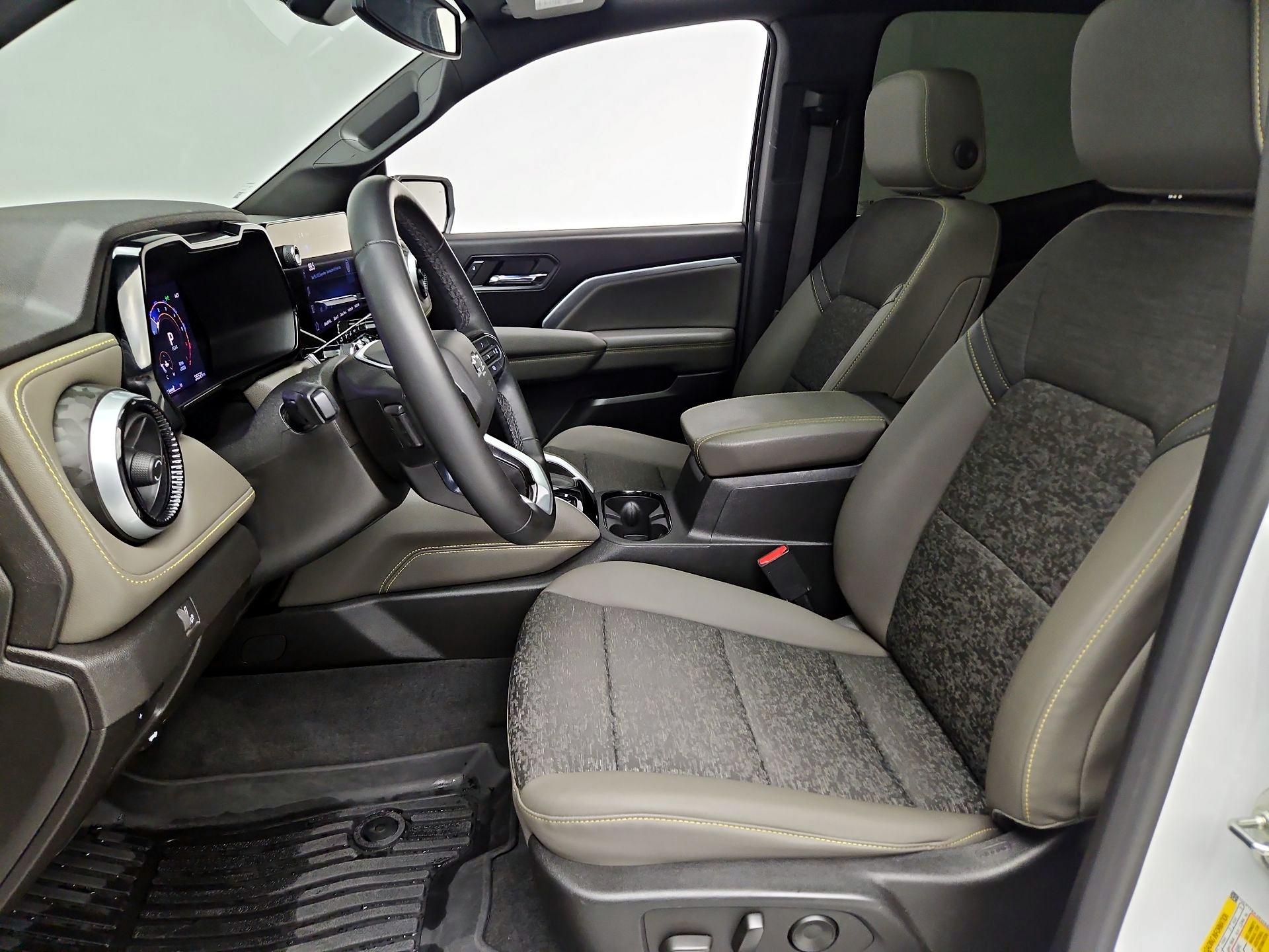 Thumbnail: 2024 Chevrolet Colorado - 11