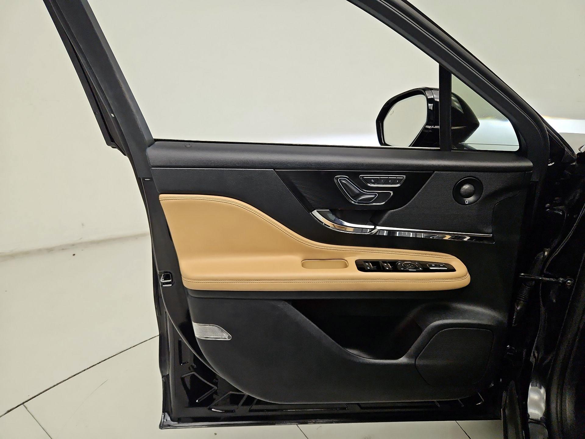 Thumbnail: 2021 Lincoln Corsair - 12