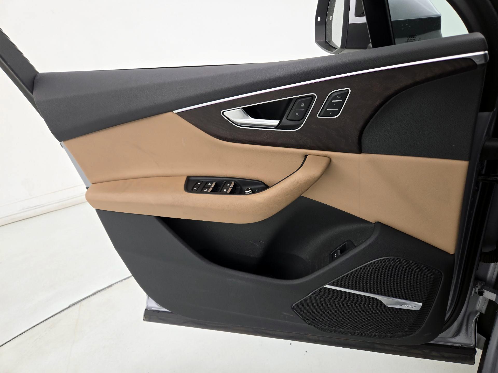 Thumbnail: 2020 Audi Q7 - 12