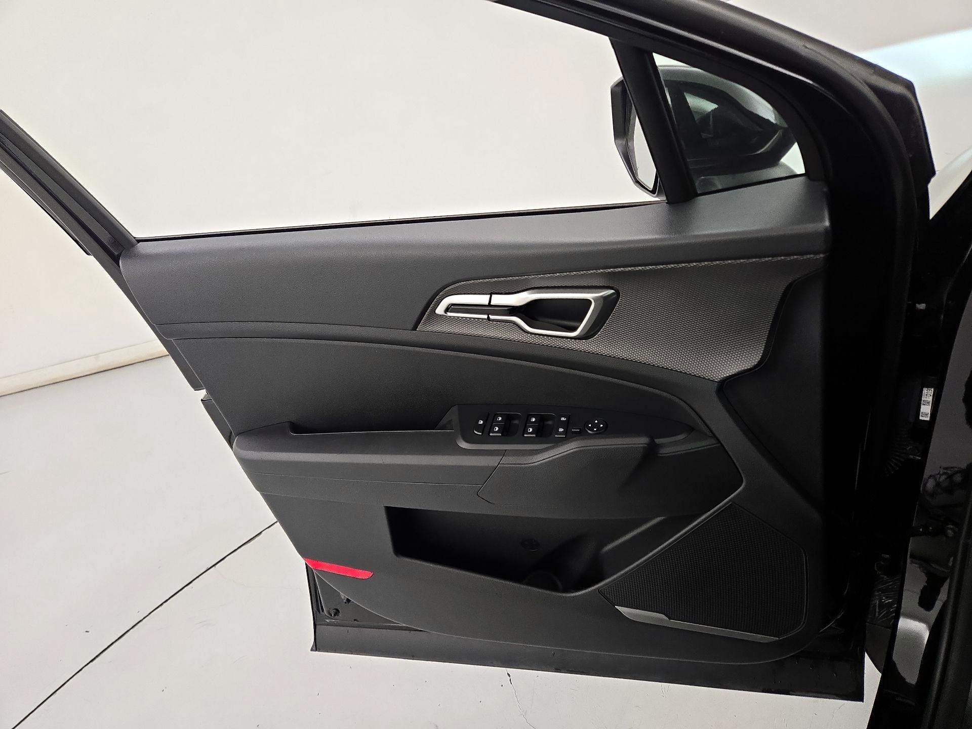 Thumbnail: 2025 Kia Sportage - 12