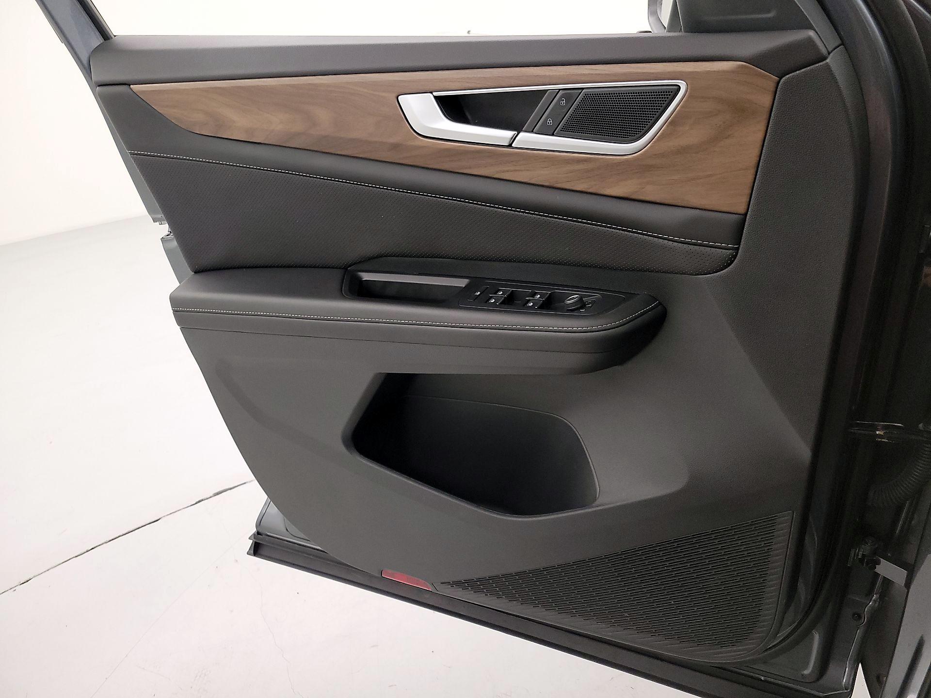 Thumbnail: 2024 Volkswagen Atlas - 12