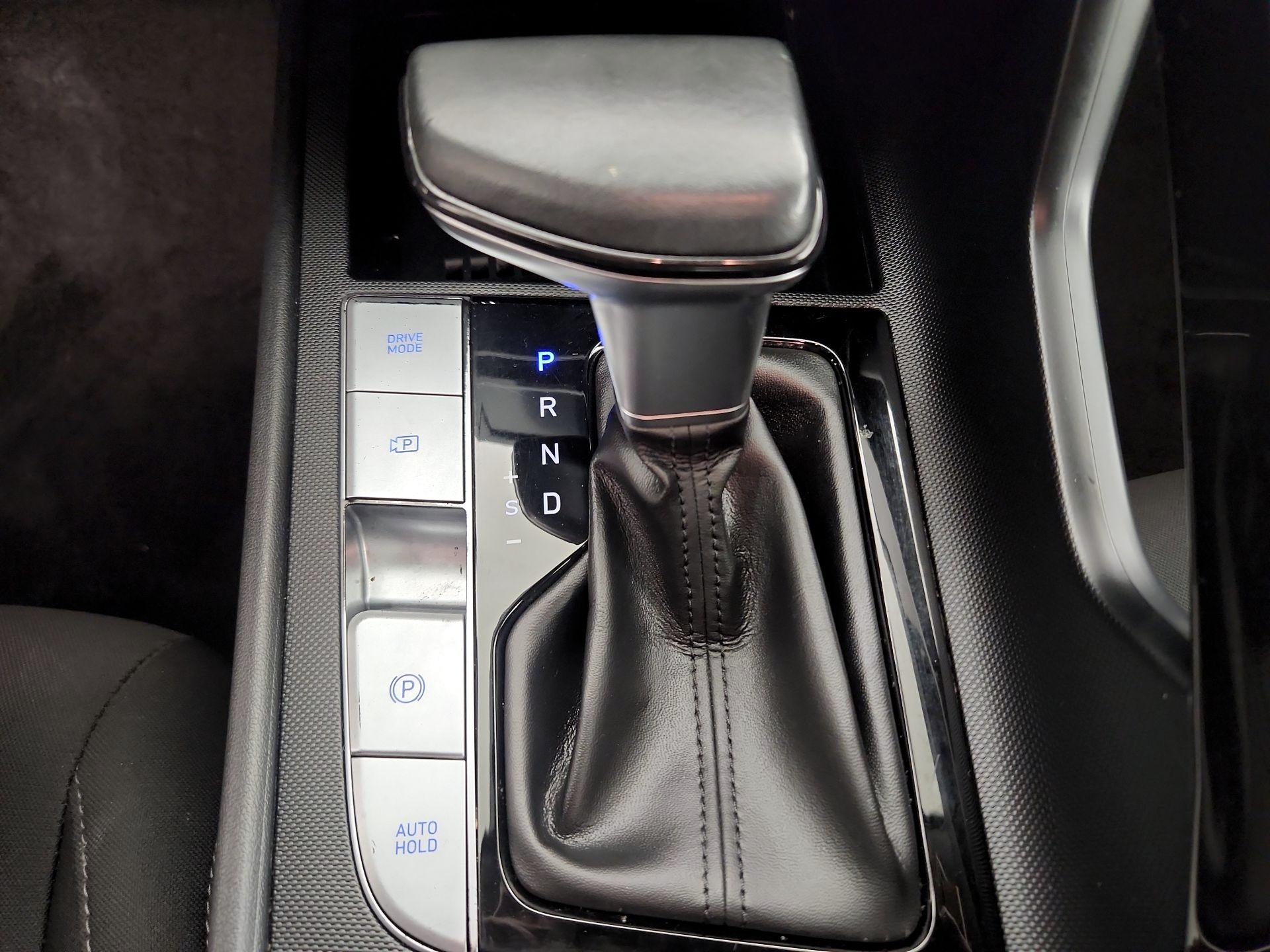 Thumbnail: 2022 Hyundai Elantra - 17