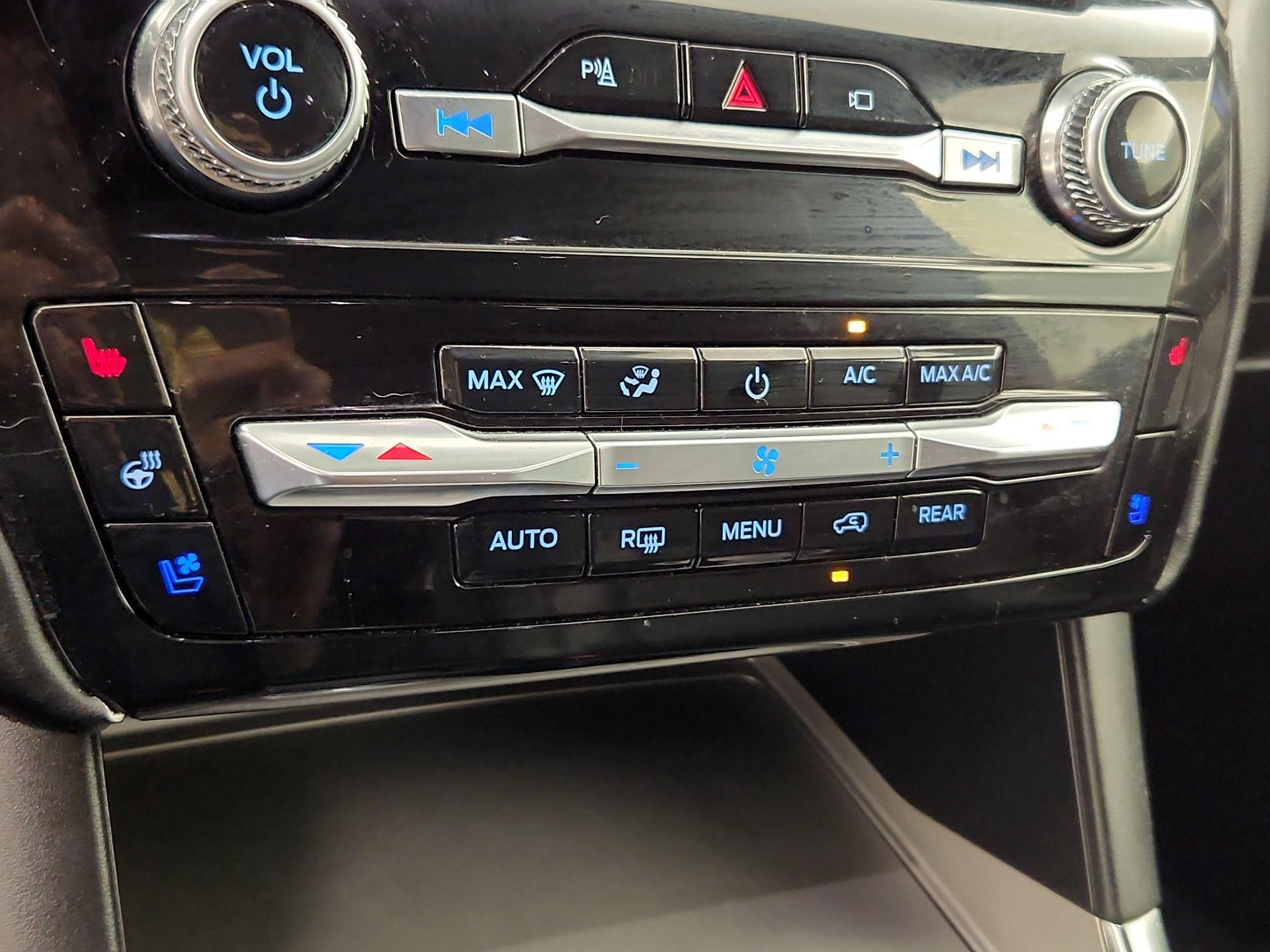 Thumbnail: 2022 Ford Explorer - 17